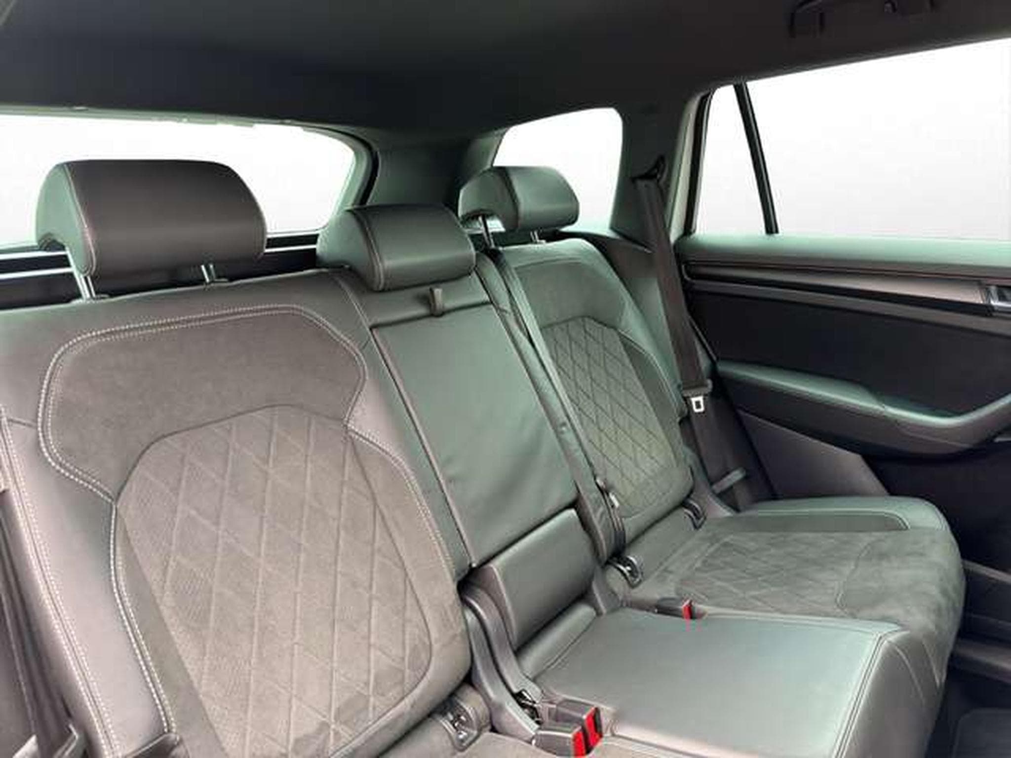 Skoda Kodiaq Sportline 4x4/Matrix/360°/ACC/AHK (2024) - Photo 13