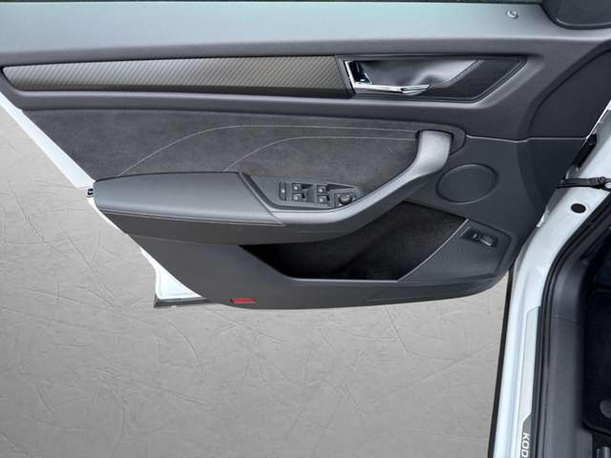 Skoda Kodiaq Sportline 4x4/Matrix/360°/ACC/AHK (2024) - Photo 17