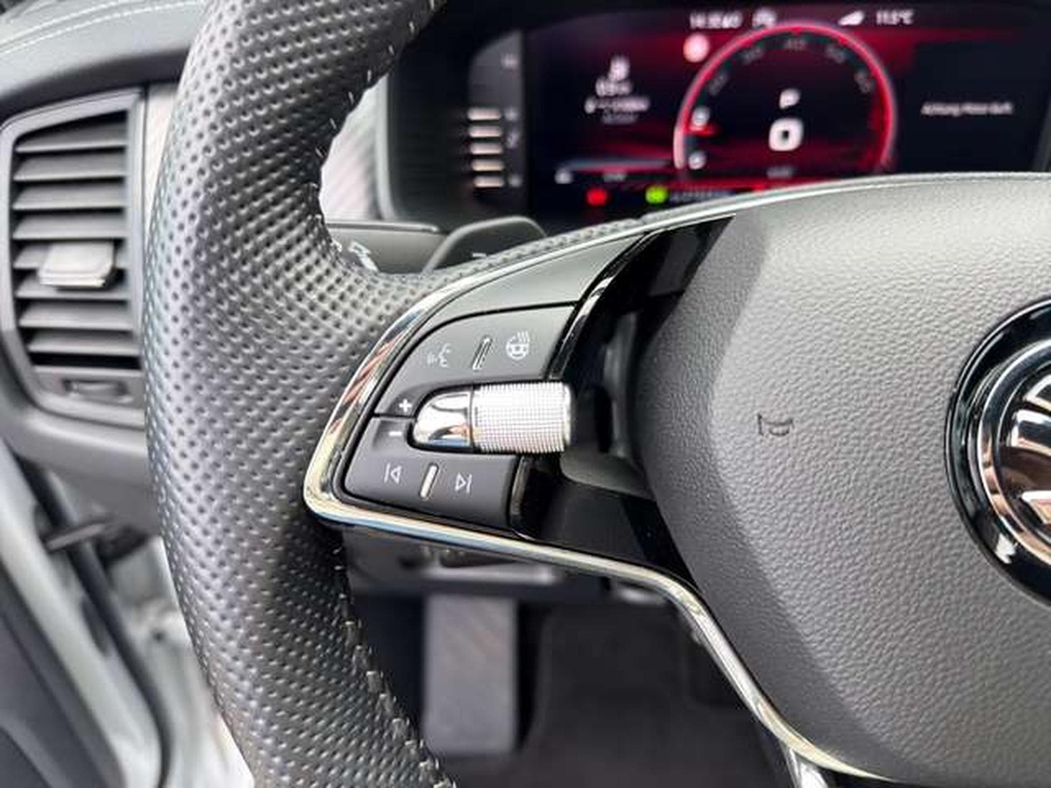 Skoda Kodiaq Sportline 4x4/Matrix/360°/ACC/AHK (2024) - Photo 28