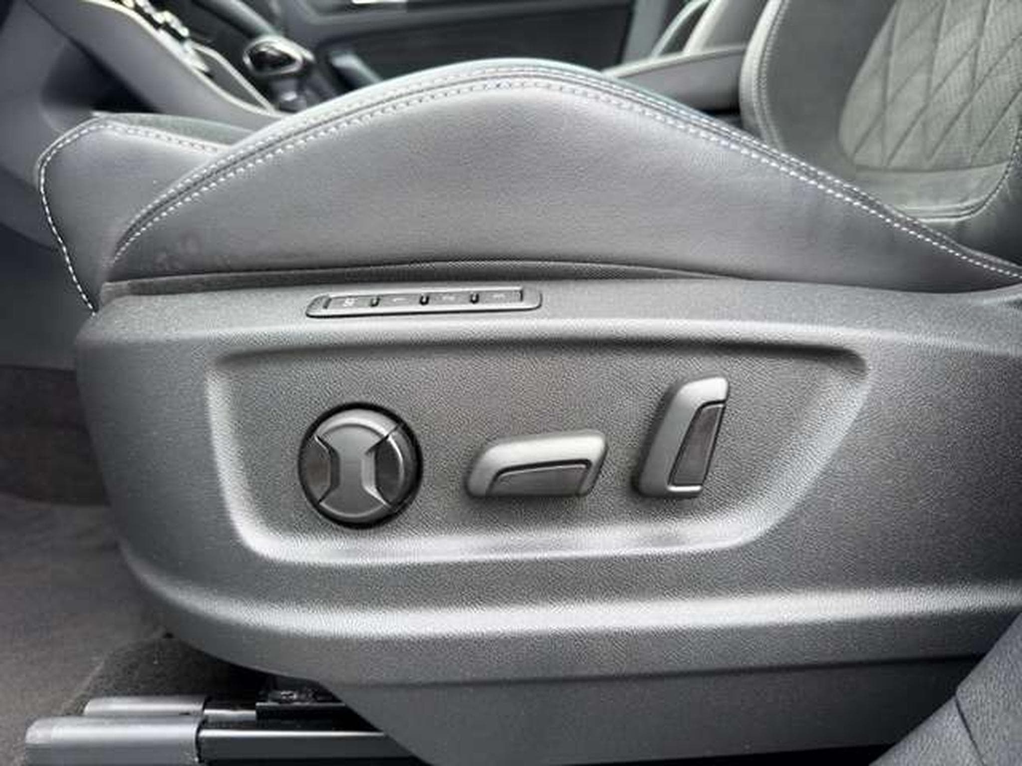 Skoda Kodiaq Sportline 4x4/Matrix/360°/ACC/AHK (2024) - Photo 30