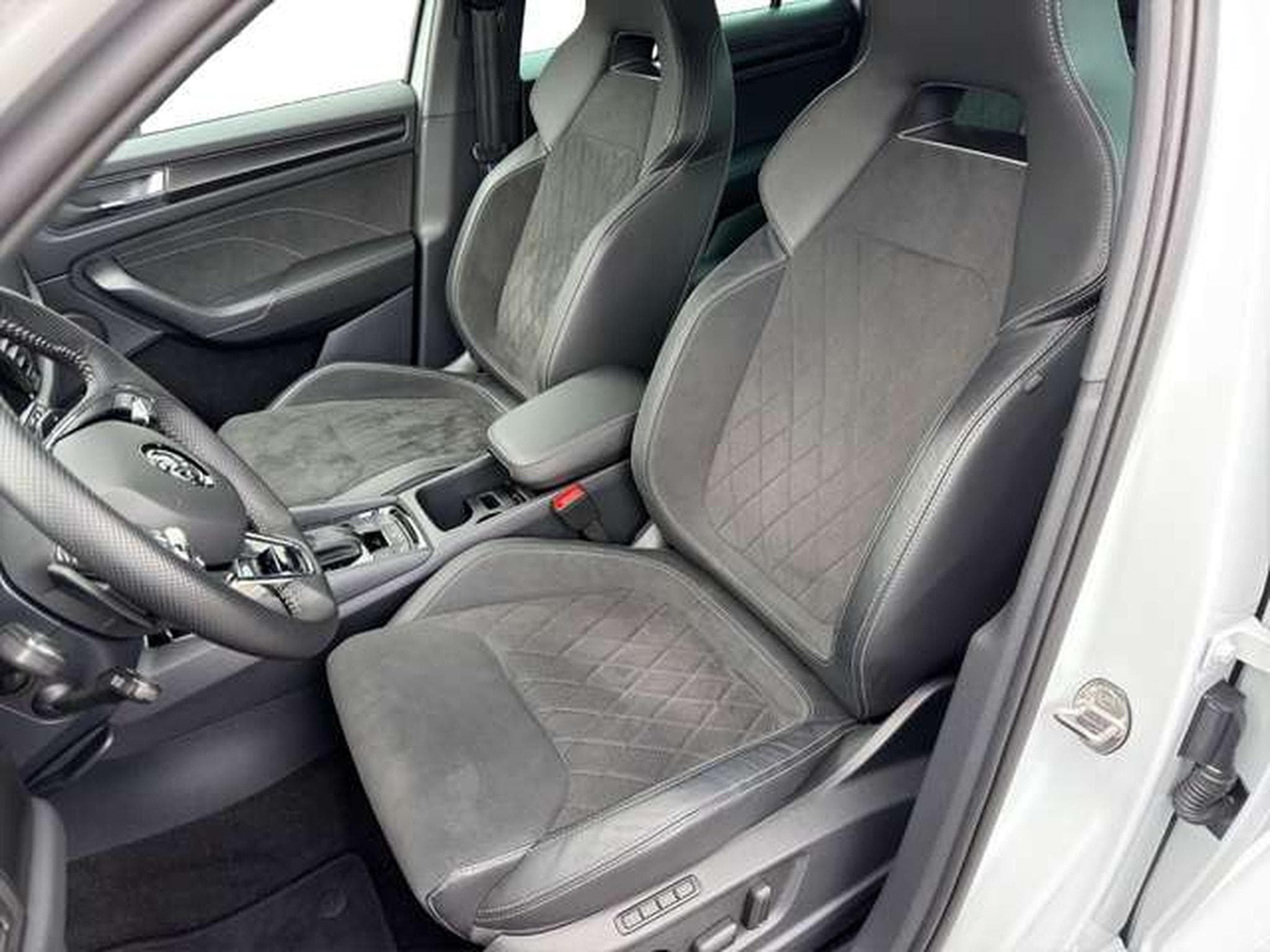 Skoda Kodiaq Sportline 4x4/Matrix/360°/ACC/AHK (2024) - Photo 9