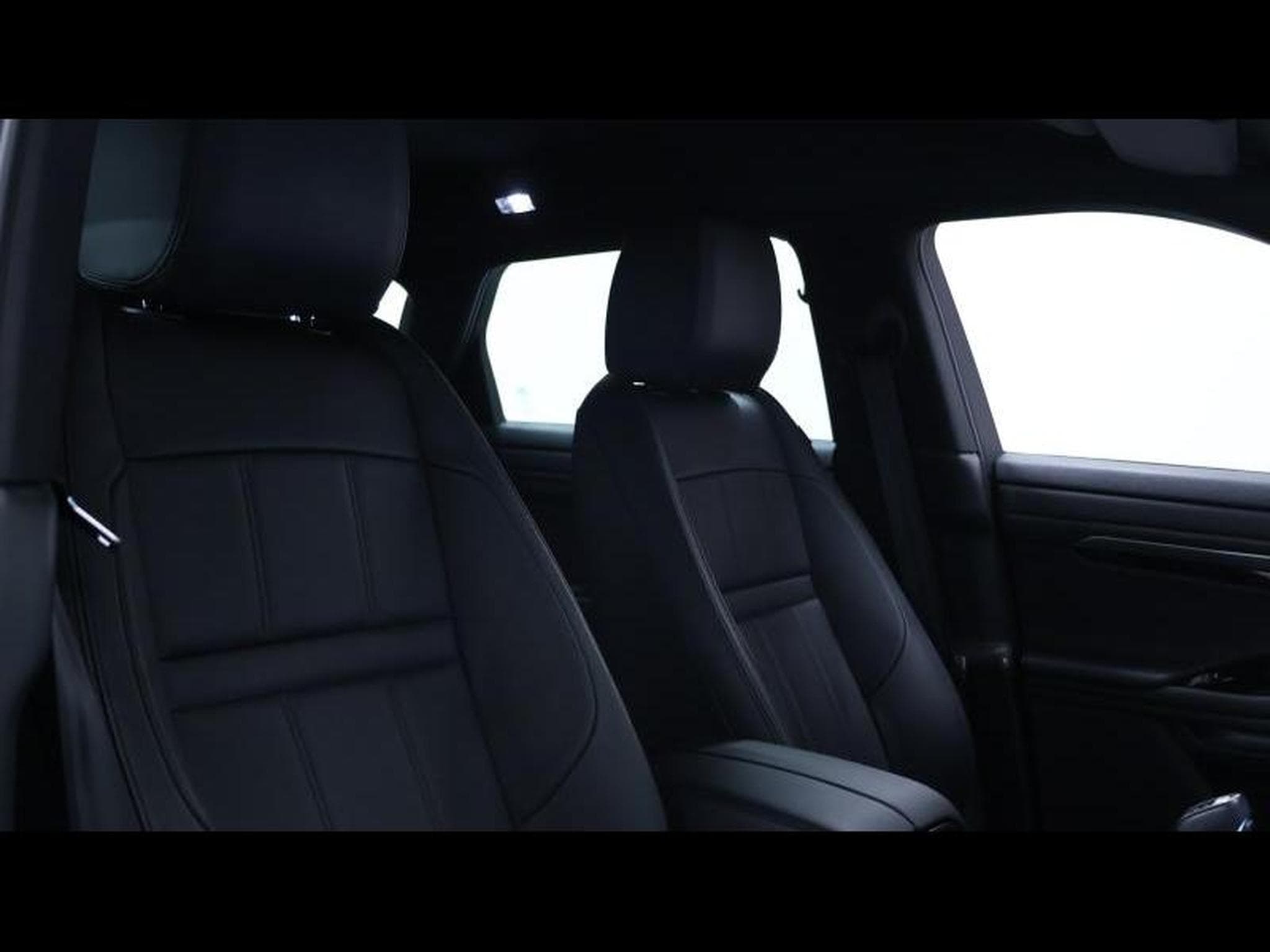 Land-Rover Range Rover Evoque D165 R-Dynamic S AWD Auto (2023) - Photo 12