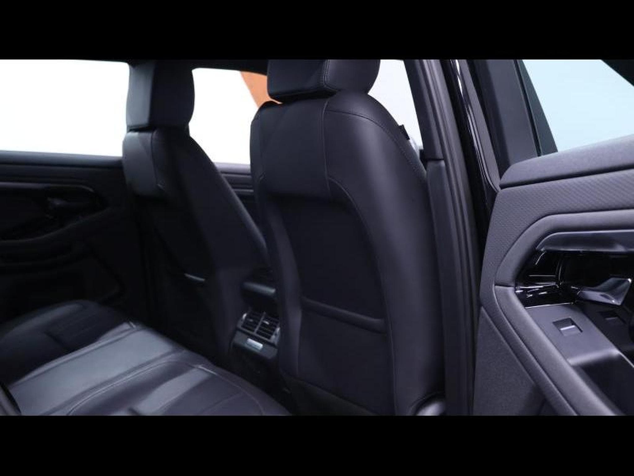 Land-Rover Range Rover Evoque D165 R-Dynamic S AWD Auto (2023) - Photo 13