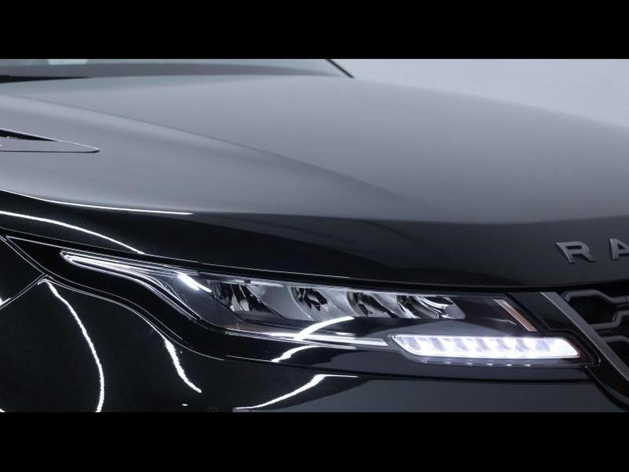 Land-Rover Range Rover Evoque D165 R-Dynamic S AWD Auto (2023) - Photo 8