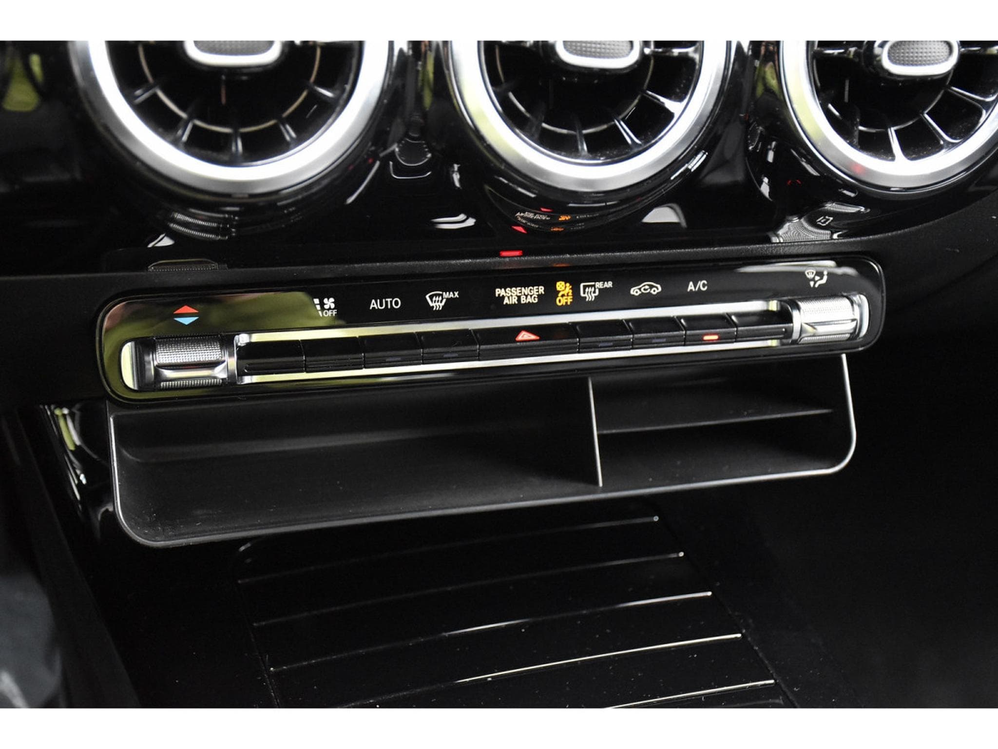 Mercedes A 180 CDI Style 7G-Tronic GPS LANE SIDE PARK (2021) - Foto 18