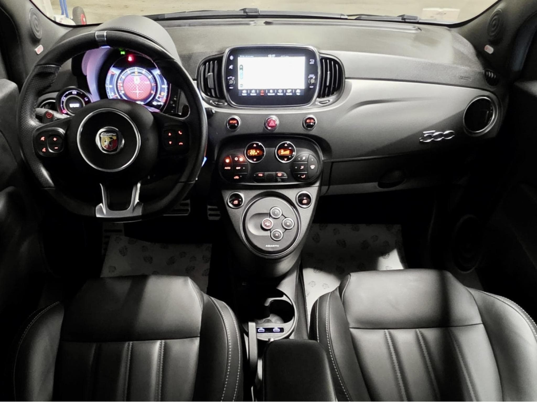 Abarth 595 1.4 T-JET 165 AUTO BEATS CUIR NAVI 1 HAND (2020) - Foto 6