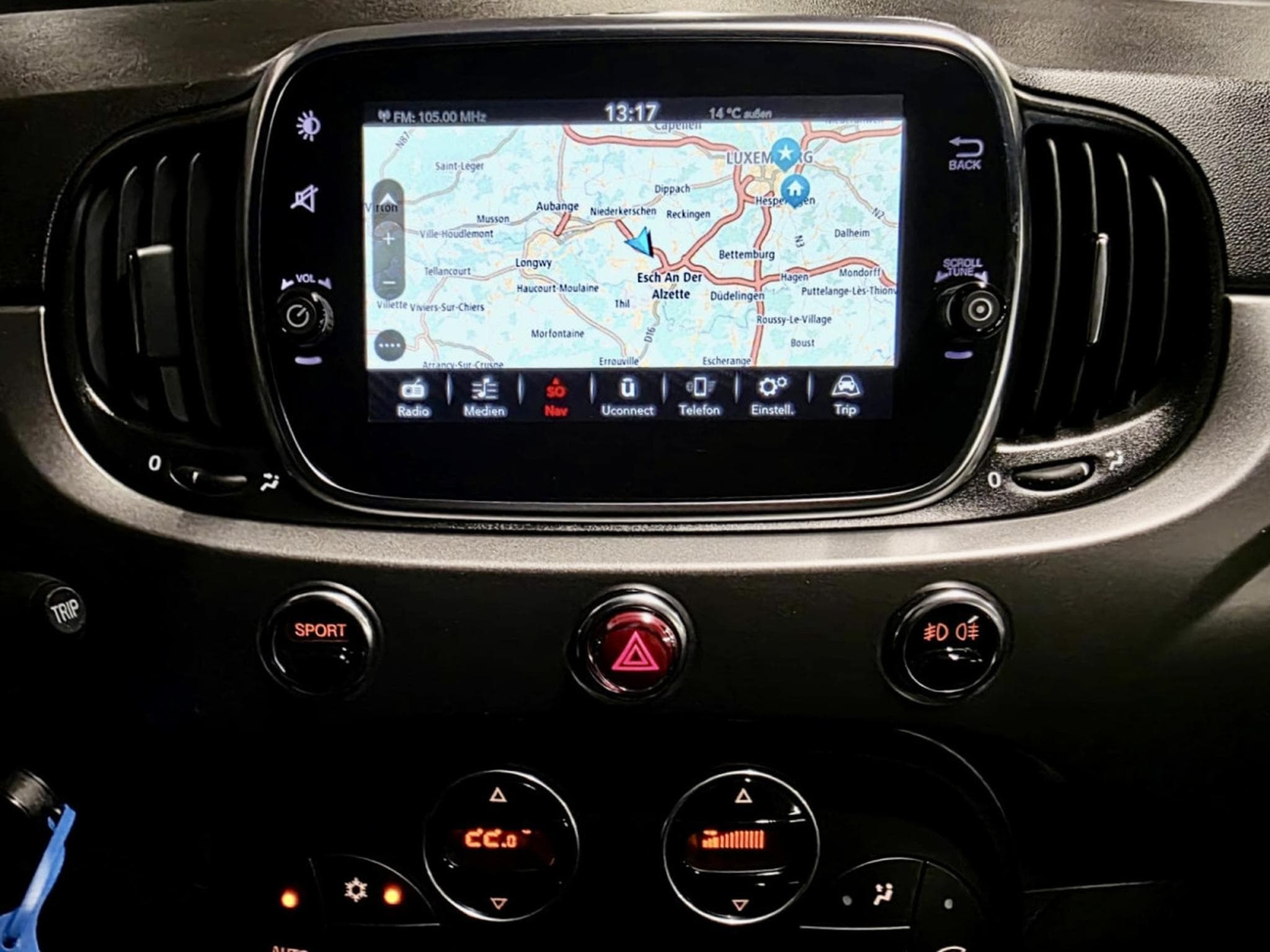 Abarth 595 1.4 T-JET 165 AUTO BEATS CUIR NAVI 1 HAND (2020) - Foto 8