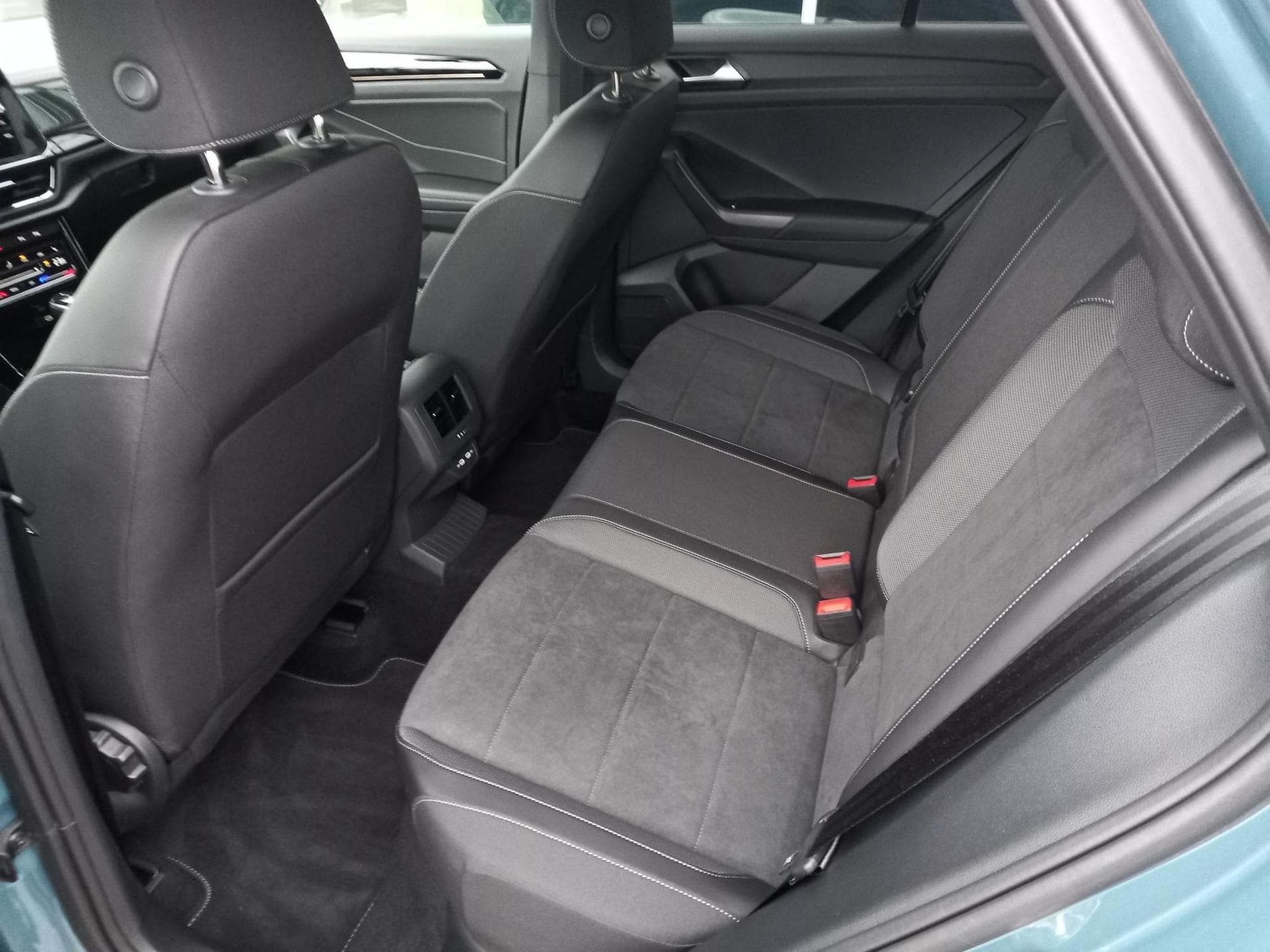 VW T-Roc R-Line 2.0 TDI (2025) - Photo 3