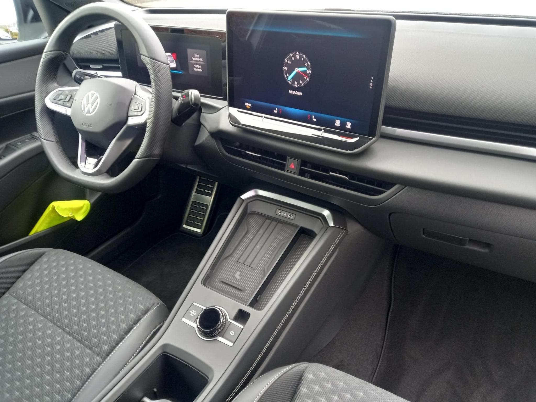 VW T-Roc R-Line 1.5 eTSI (2026) - Photo 10