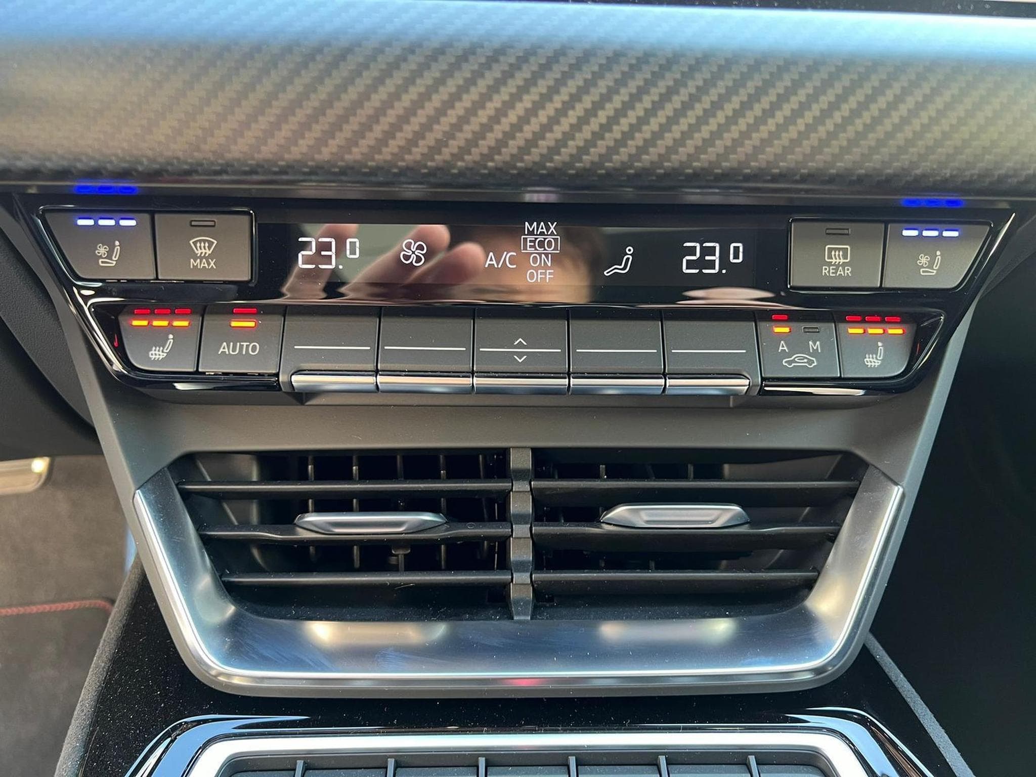 Audi e-tron basis quattro (2025) - Photo 23