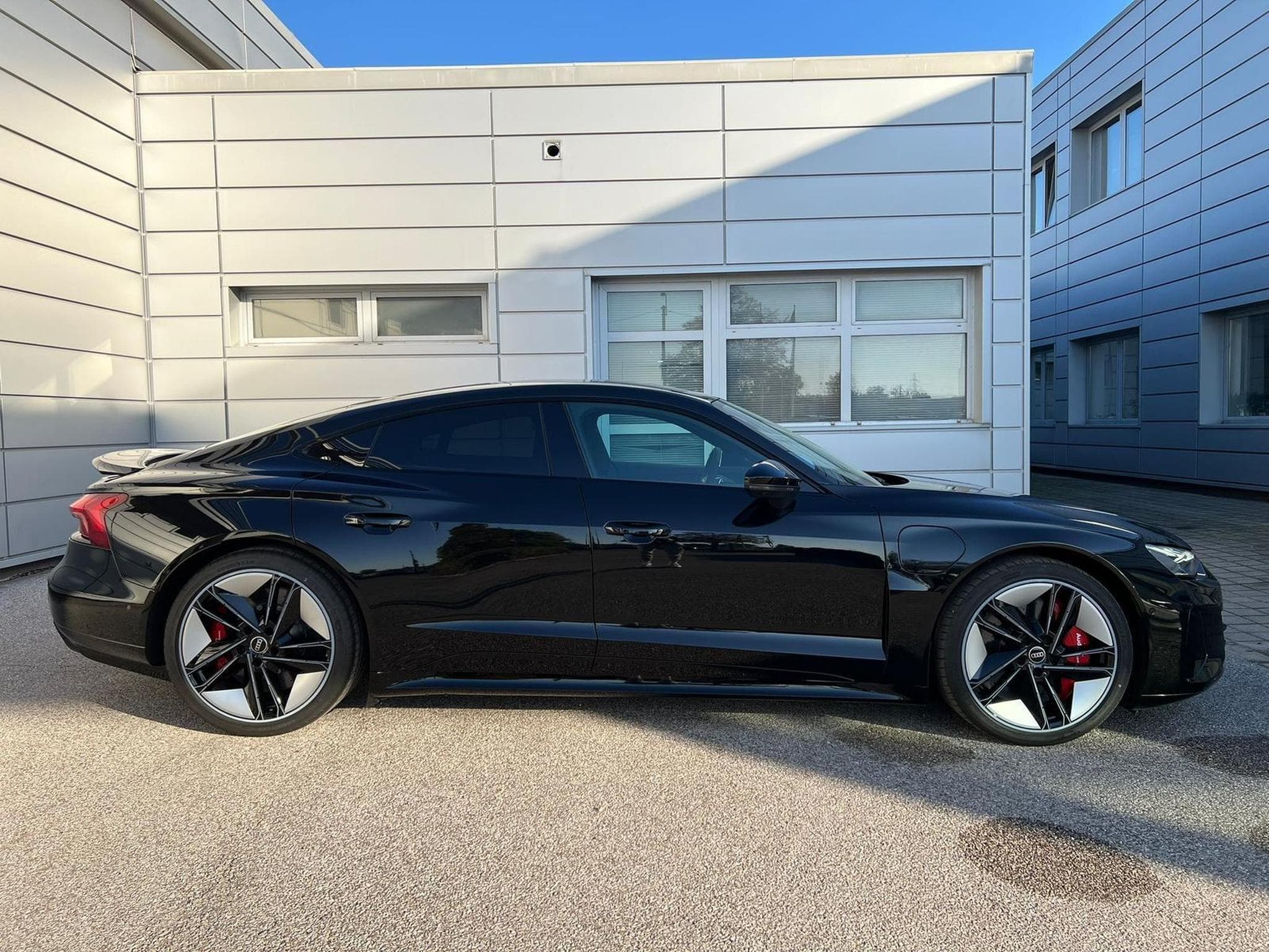 Audi e-tron basis quattro (2025) - Photo 3