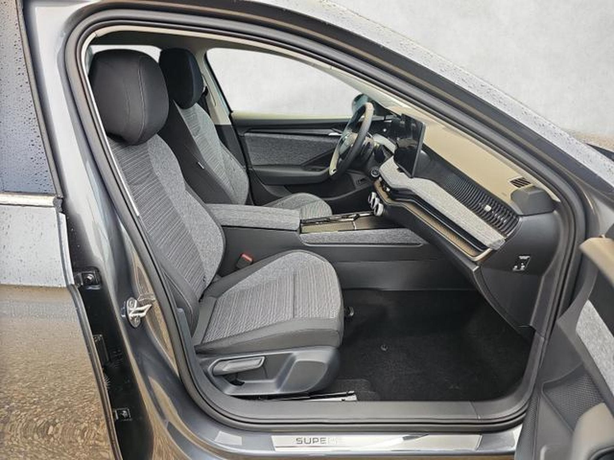 Skoda Superb 2.0 TDI 110 kW Selection (2026) - Photo 10