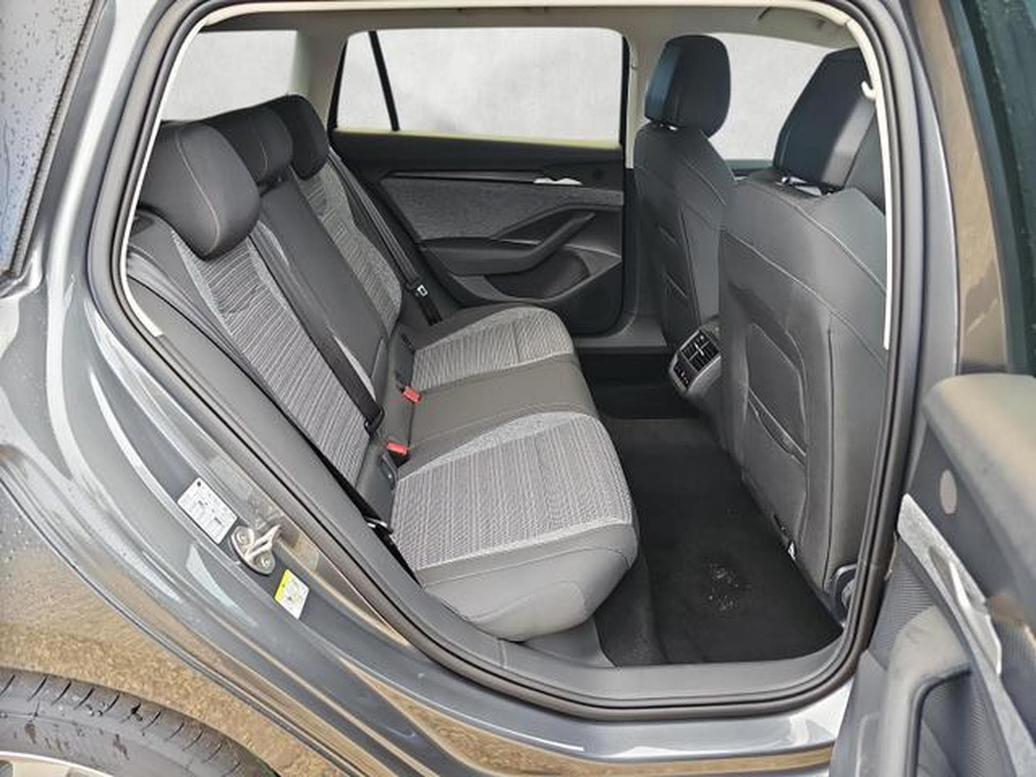 Skoda Superb 2.0 TDI 110 kW Selection (2026) - Photo 13