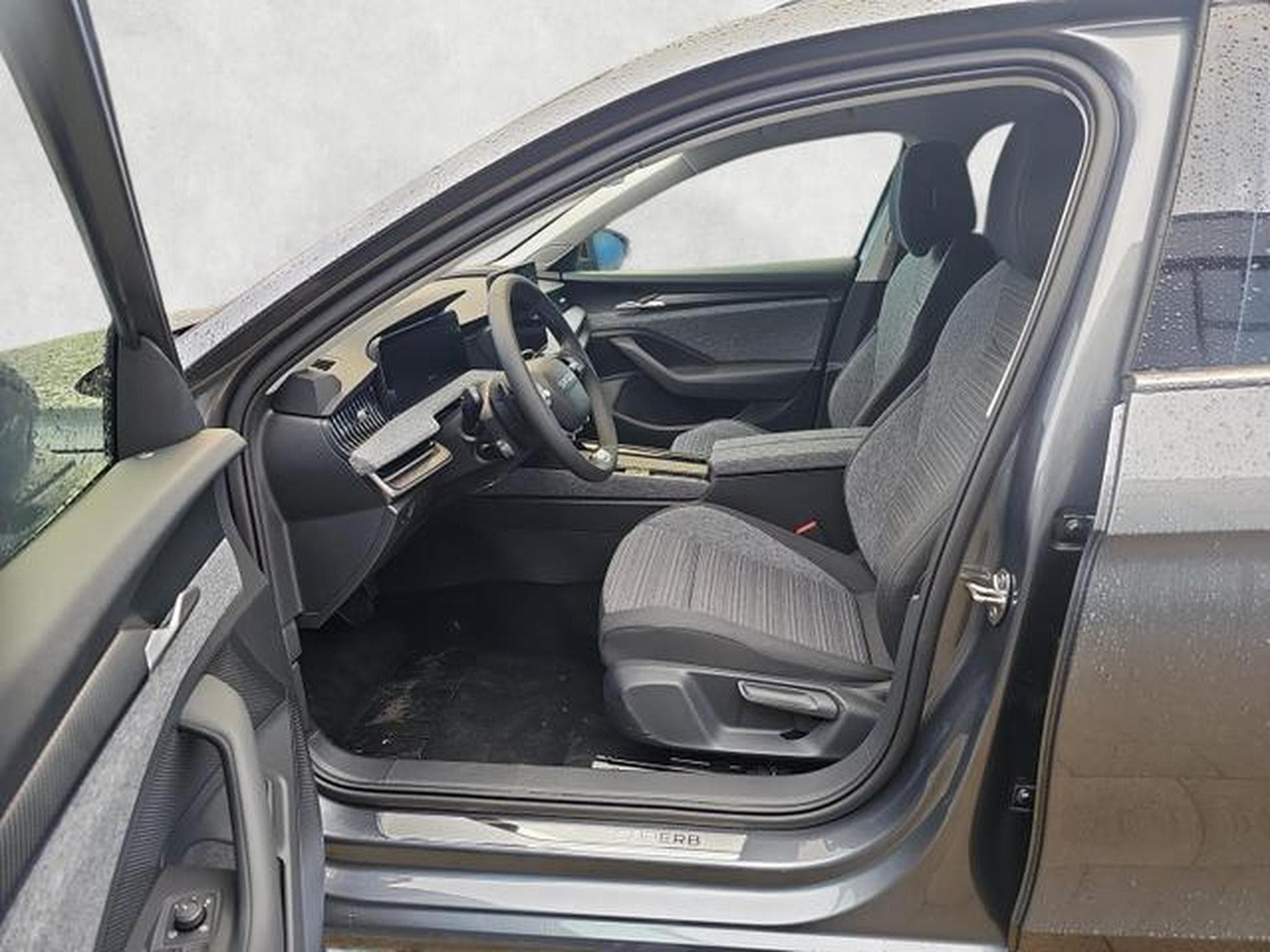 Skoda Superb 2.0 TDI 110 kW Selection (2026) - Photo 9