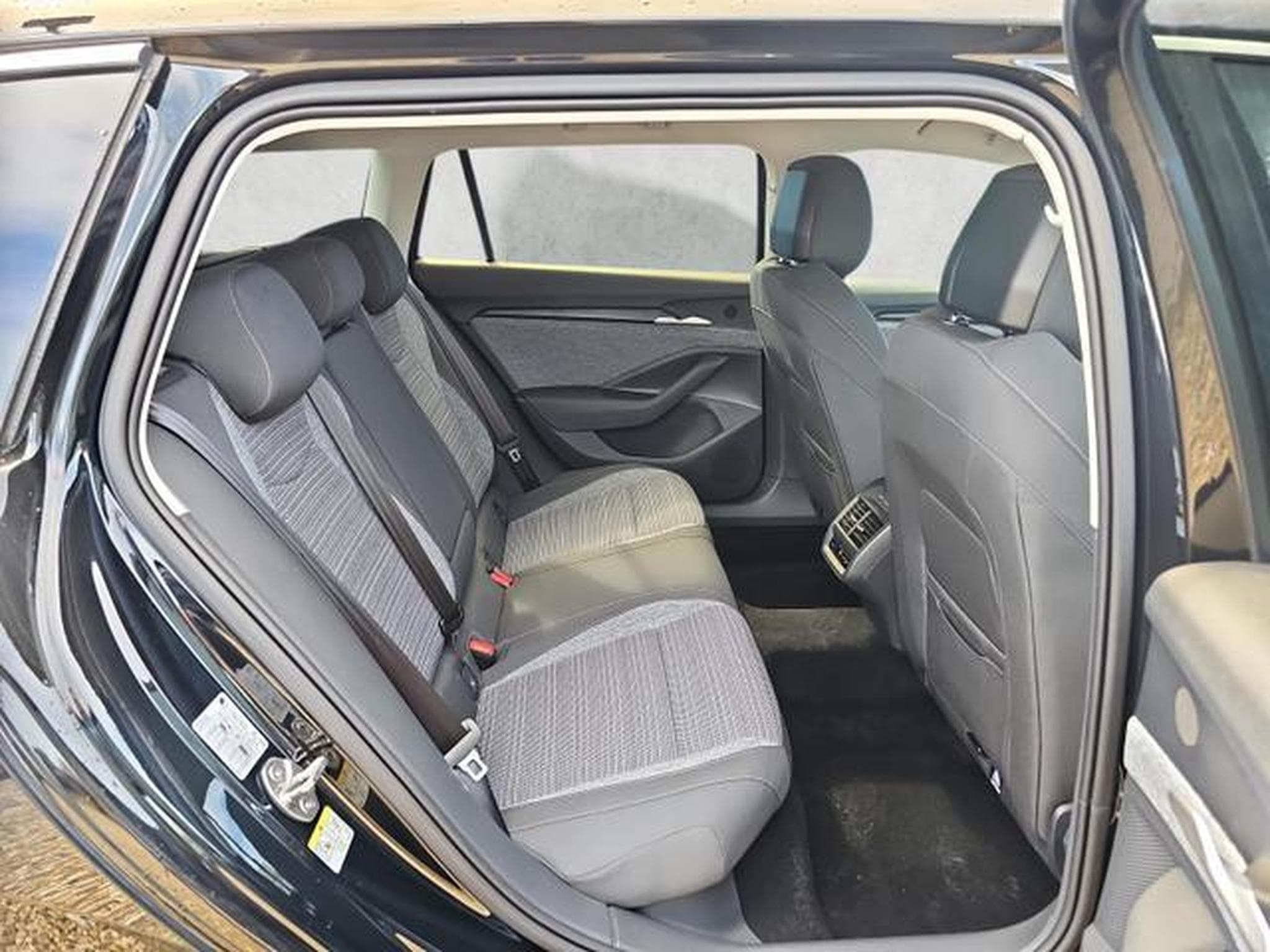 Skoda Superb 2.0 TDI 110 kW Selection (2026) - Photo 13