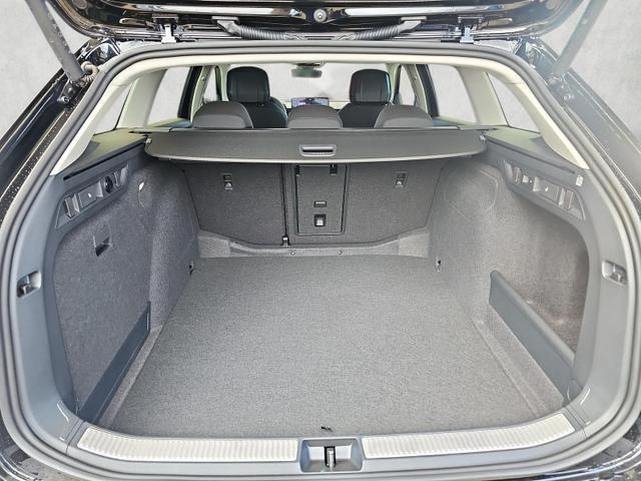 Skoda Superb 2.0 TDI 110 kW Selection (2026) - Photo 14