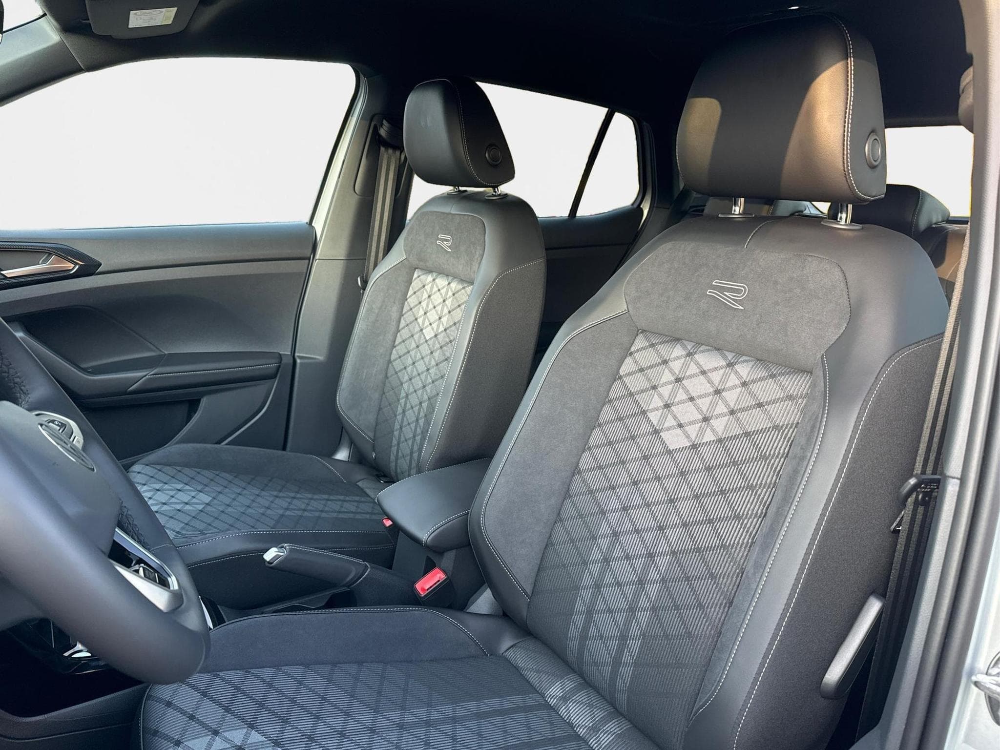 VW T-Cross R-Line Limited (2026) - Foto 14