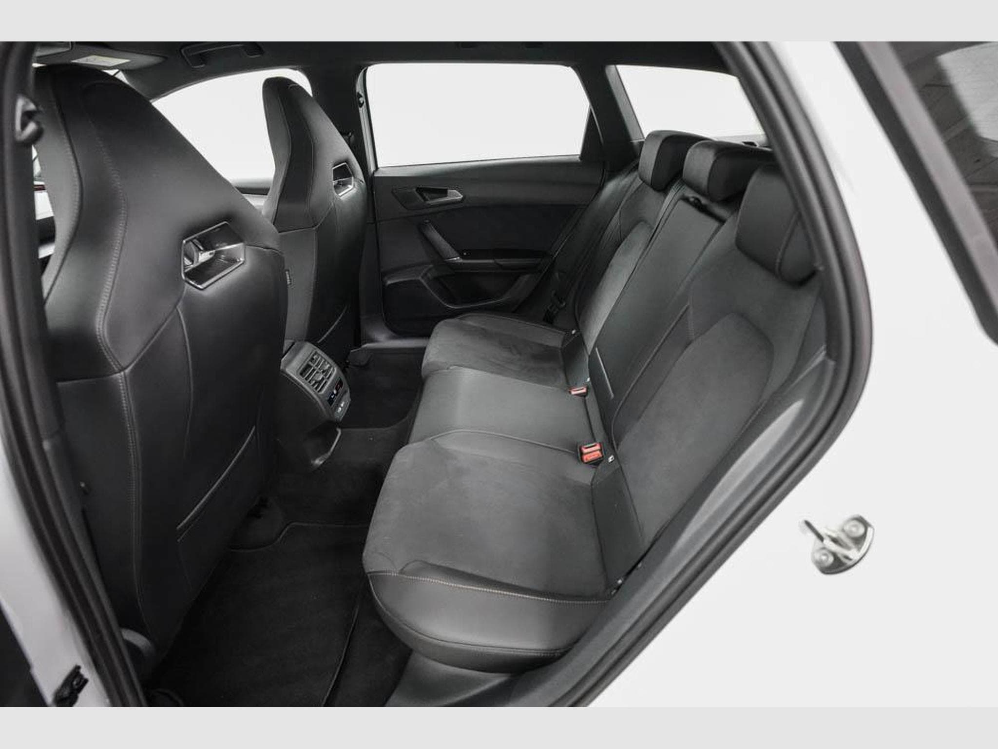 Cupra Leon ST 2,0 TSI (2025) - Photo 16