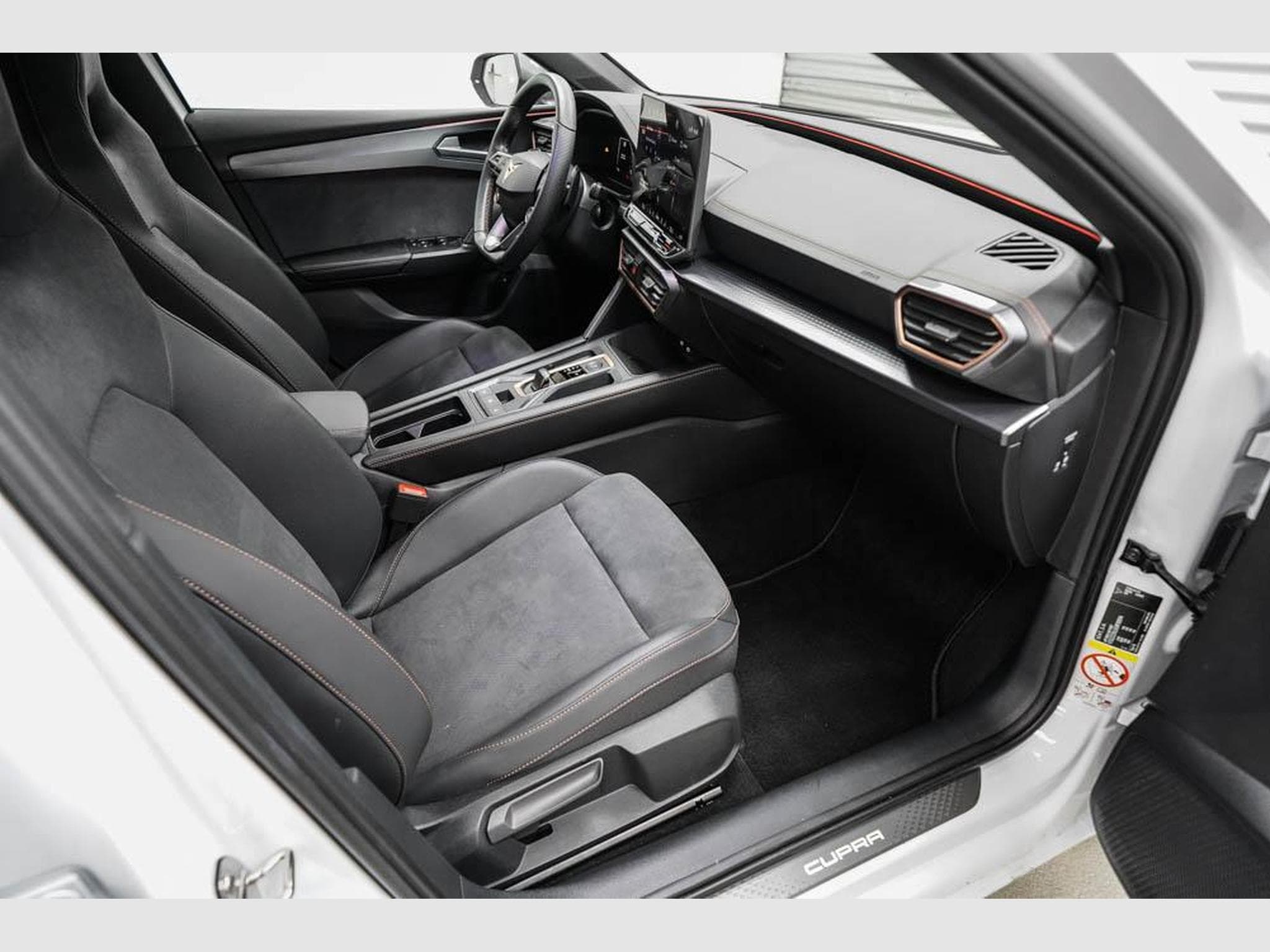 Cupra Leon ST 2,0 TSI (2025) - Photo 21