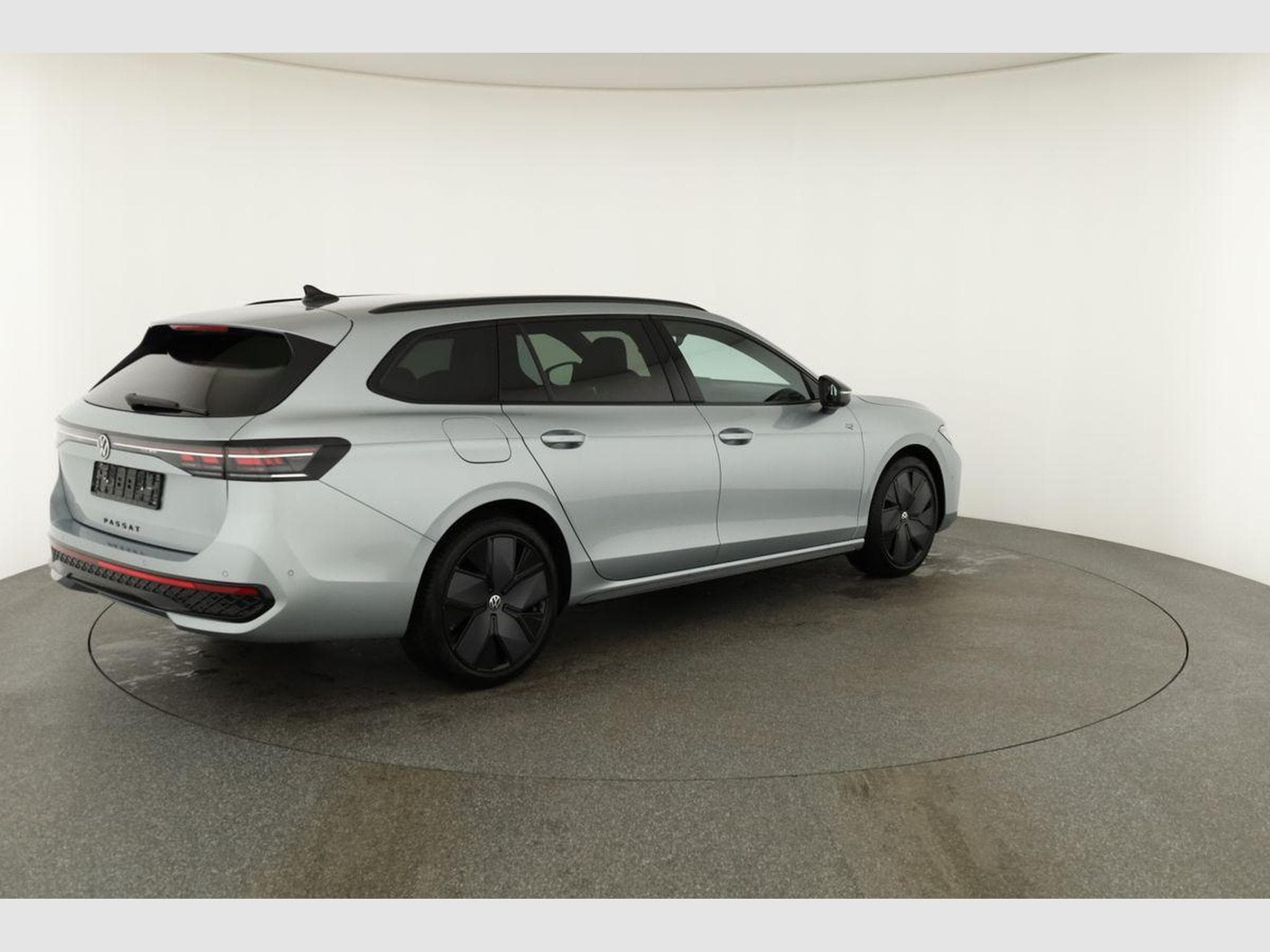 VW Passat Variant 2.0 TDI 142 kW 4Motion R-Line (2026) - Photo 19