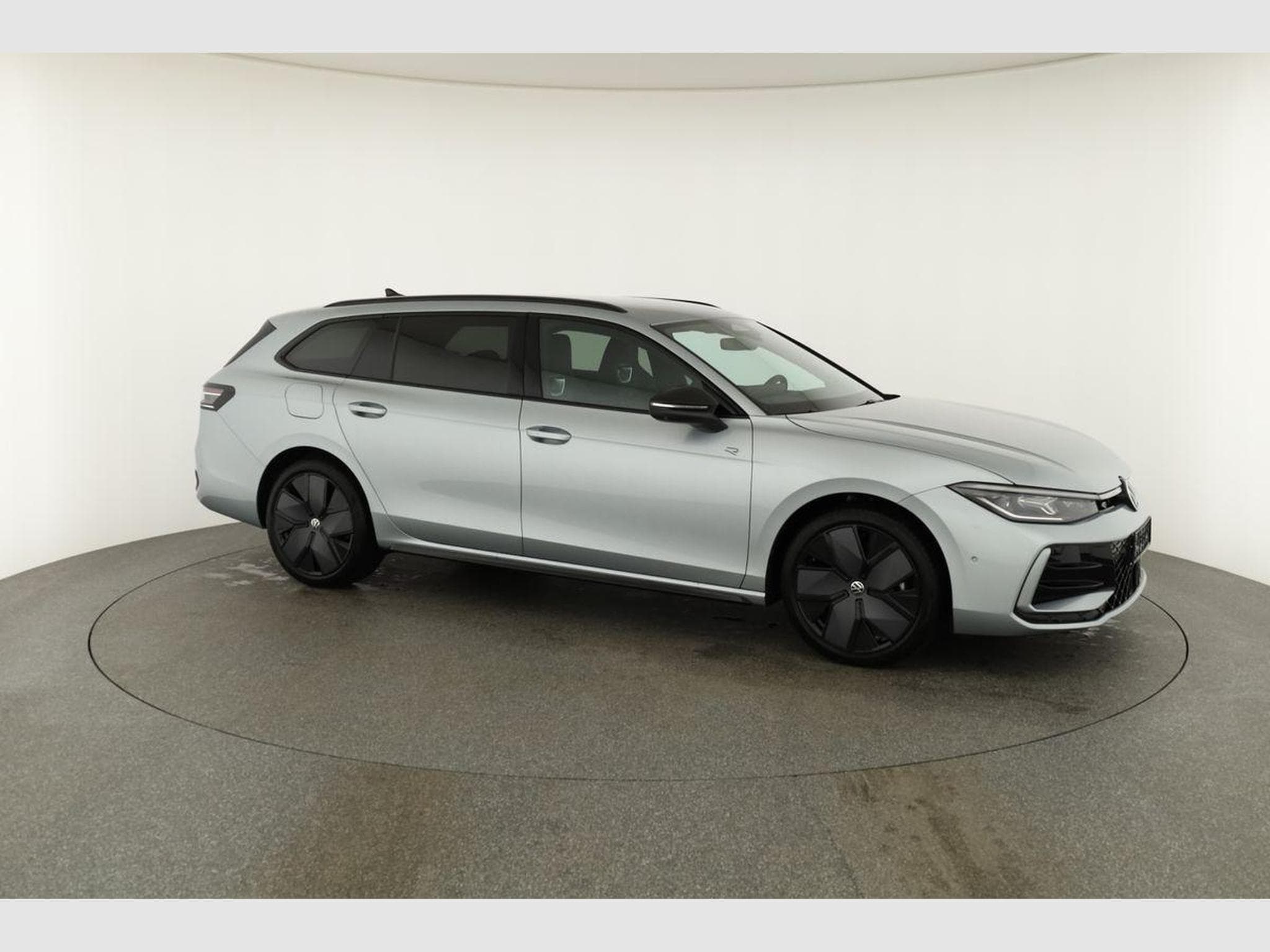 VW Passat Variant 2.0 TDI 142 kW 4Motion R-Line (2026) - Photo 24