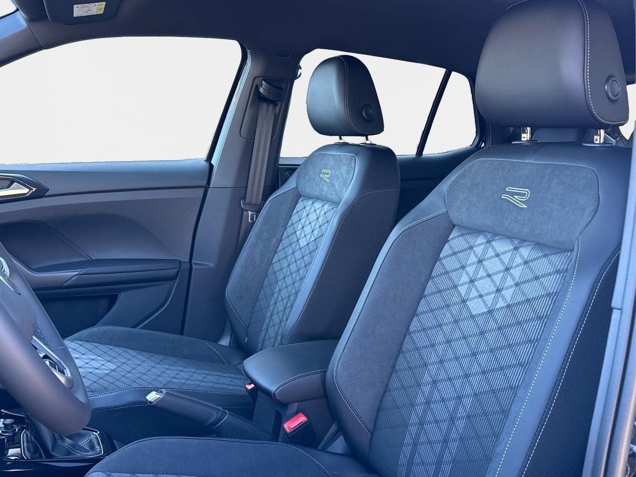 VW T-Cross R-Line Limited (2026) - Foto 14