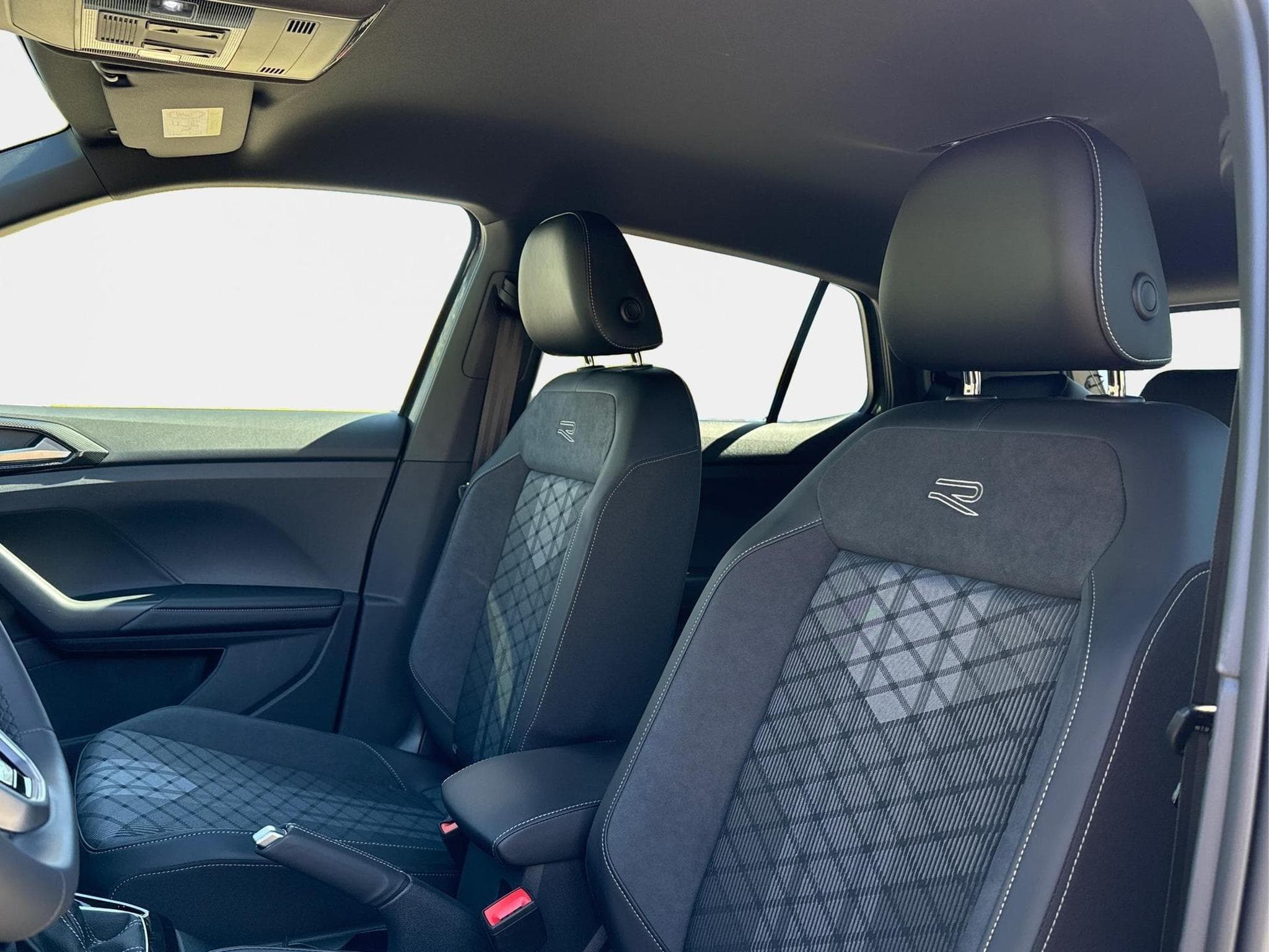 VW T-Cross R-Line Limited (2026) - Foto 14