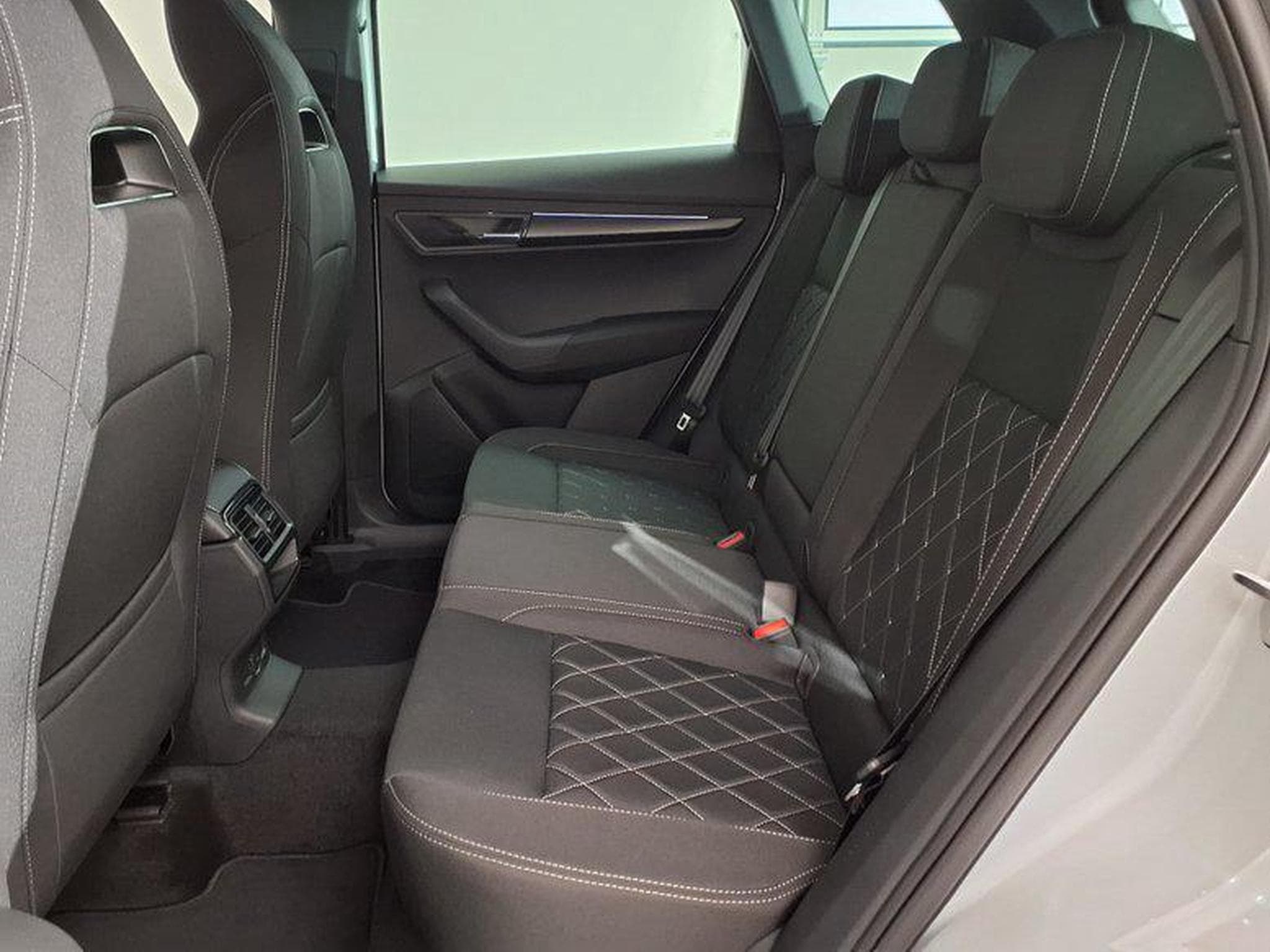Skoda Karoq Sportline 1.5 TSI 7-Gang-DSG (2025) - Photo 10