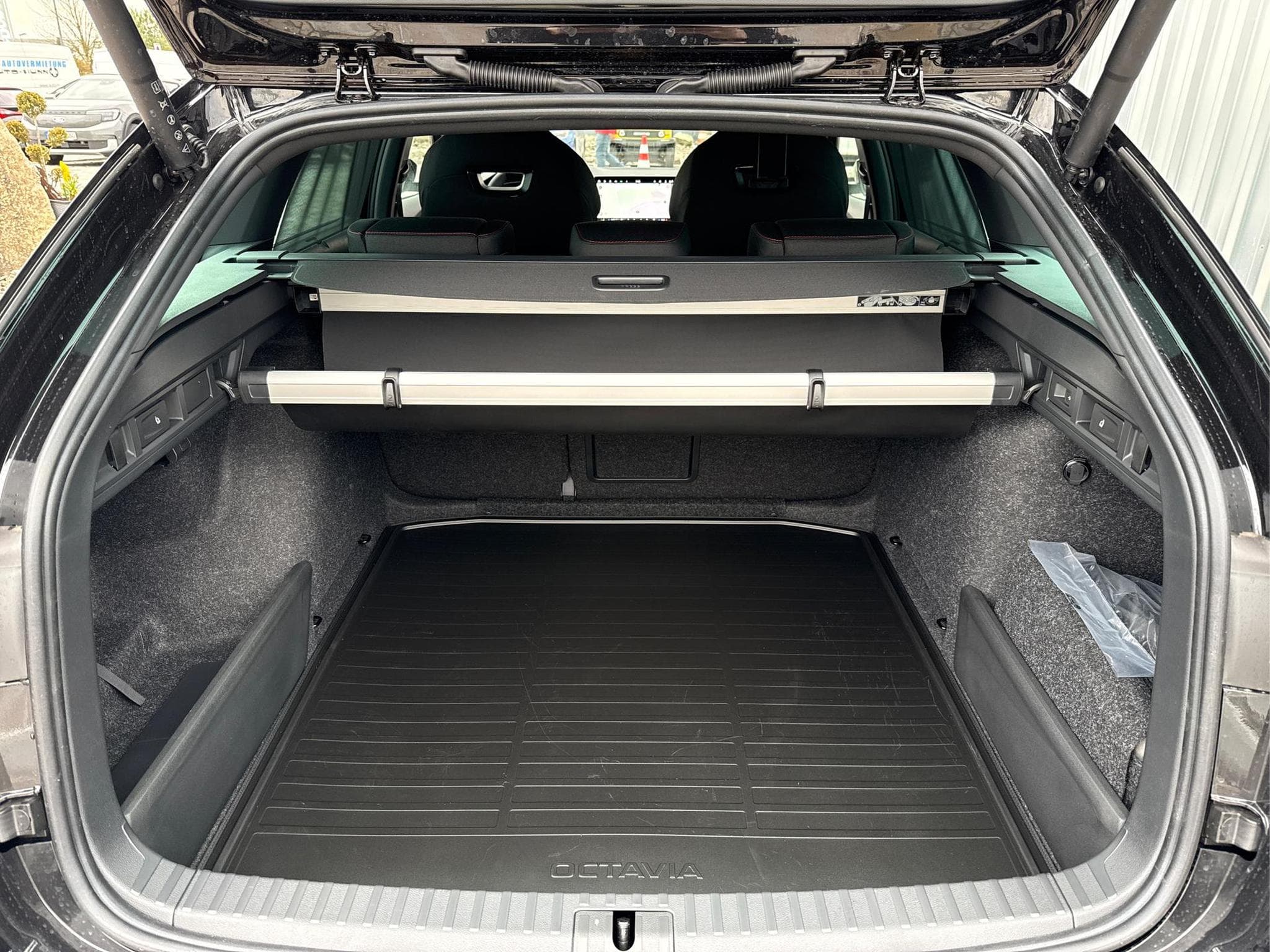 Skoda Octavia RS 2,0 TSI (2026) - Photo 11