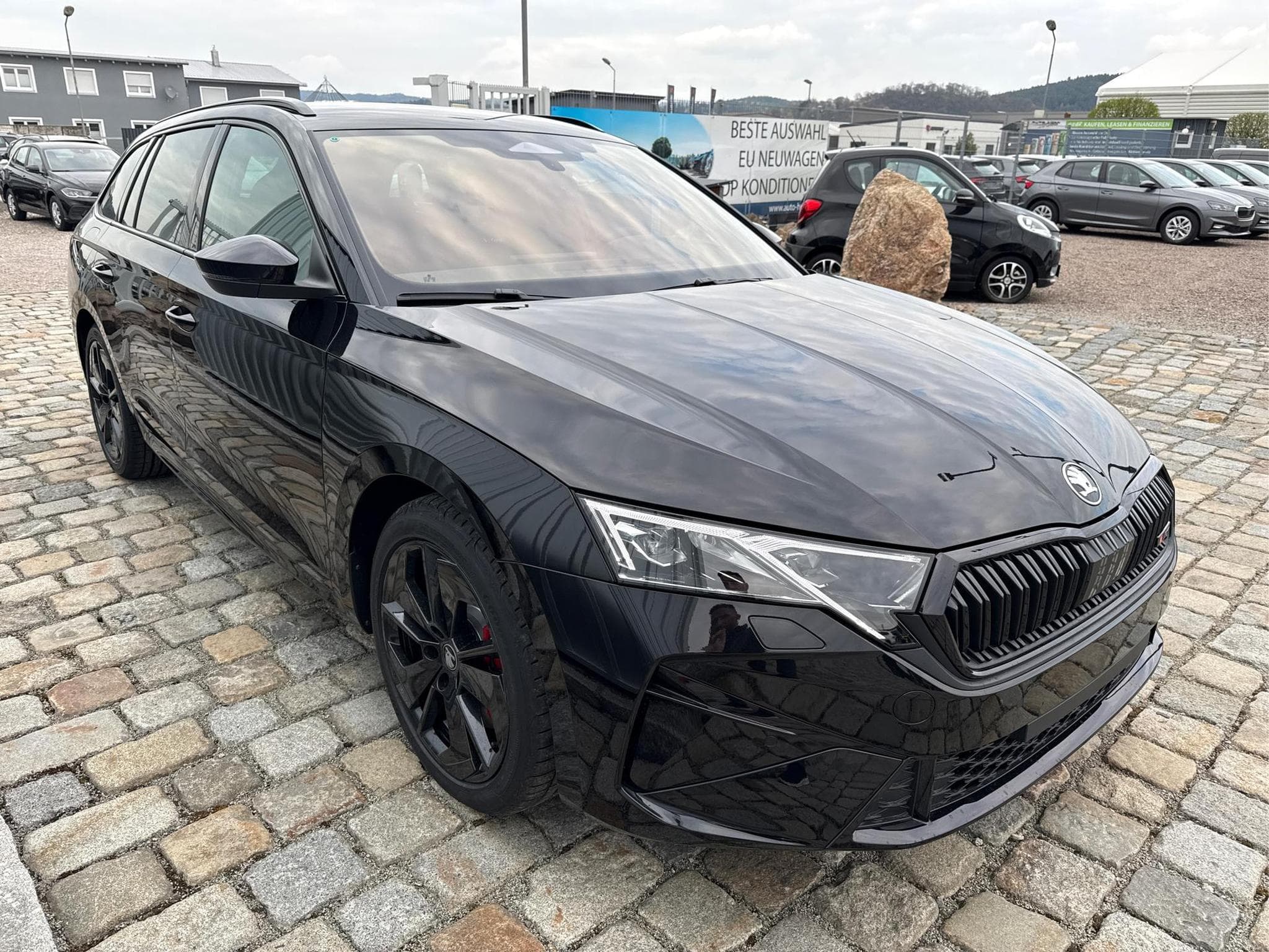 Skoda Octavia RS 2,0 TSI (2026) - Photo 3