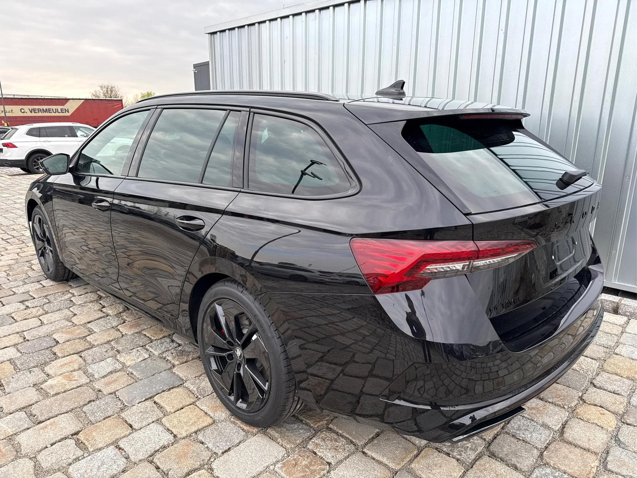 Skoda Octavia RS 2,0 TSI (2026) - Photo 4