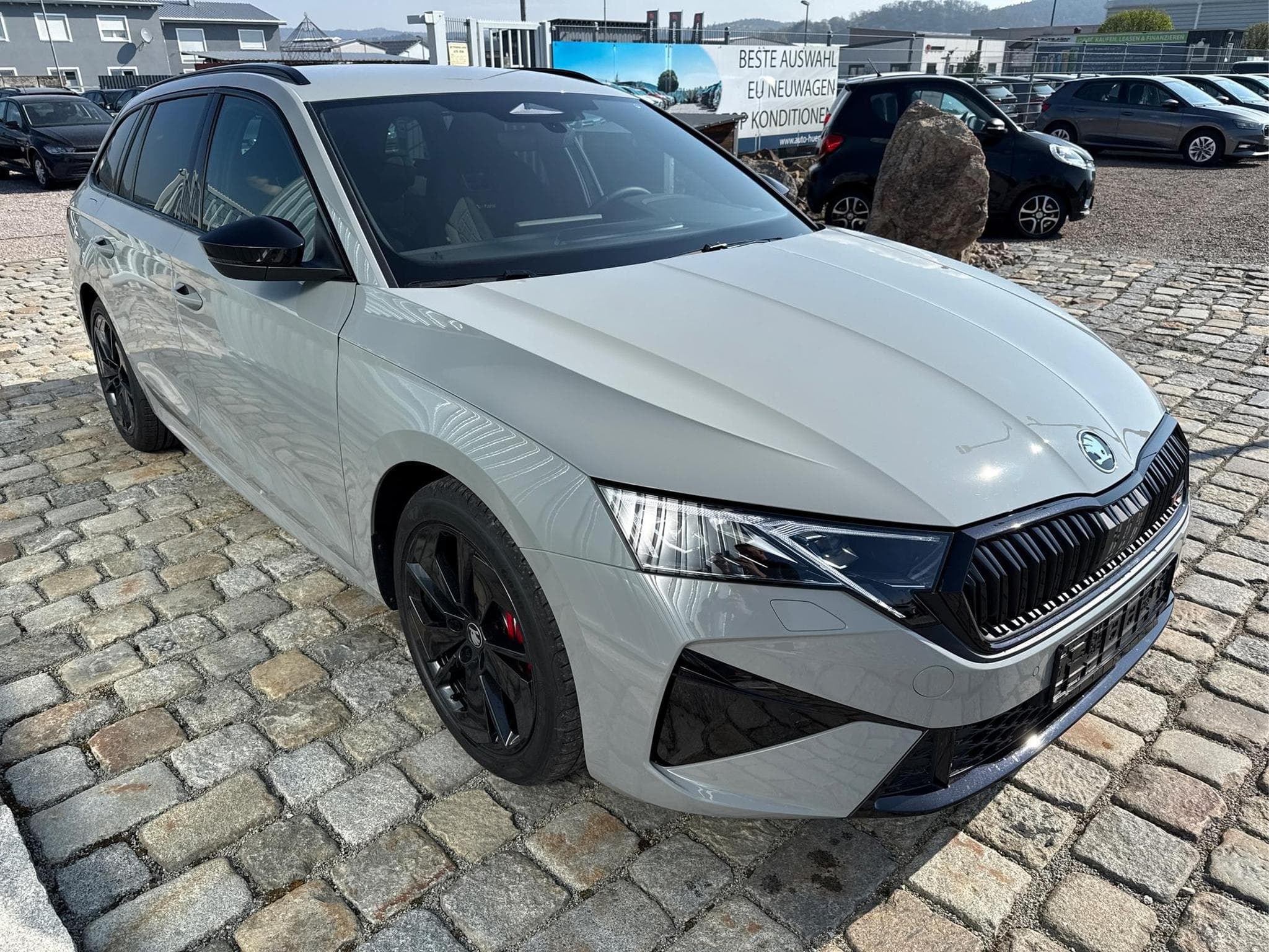 Skoda Octavia RS 2,0 TSI (2026) - Photo 3