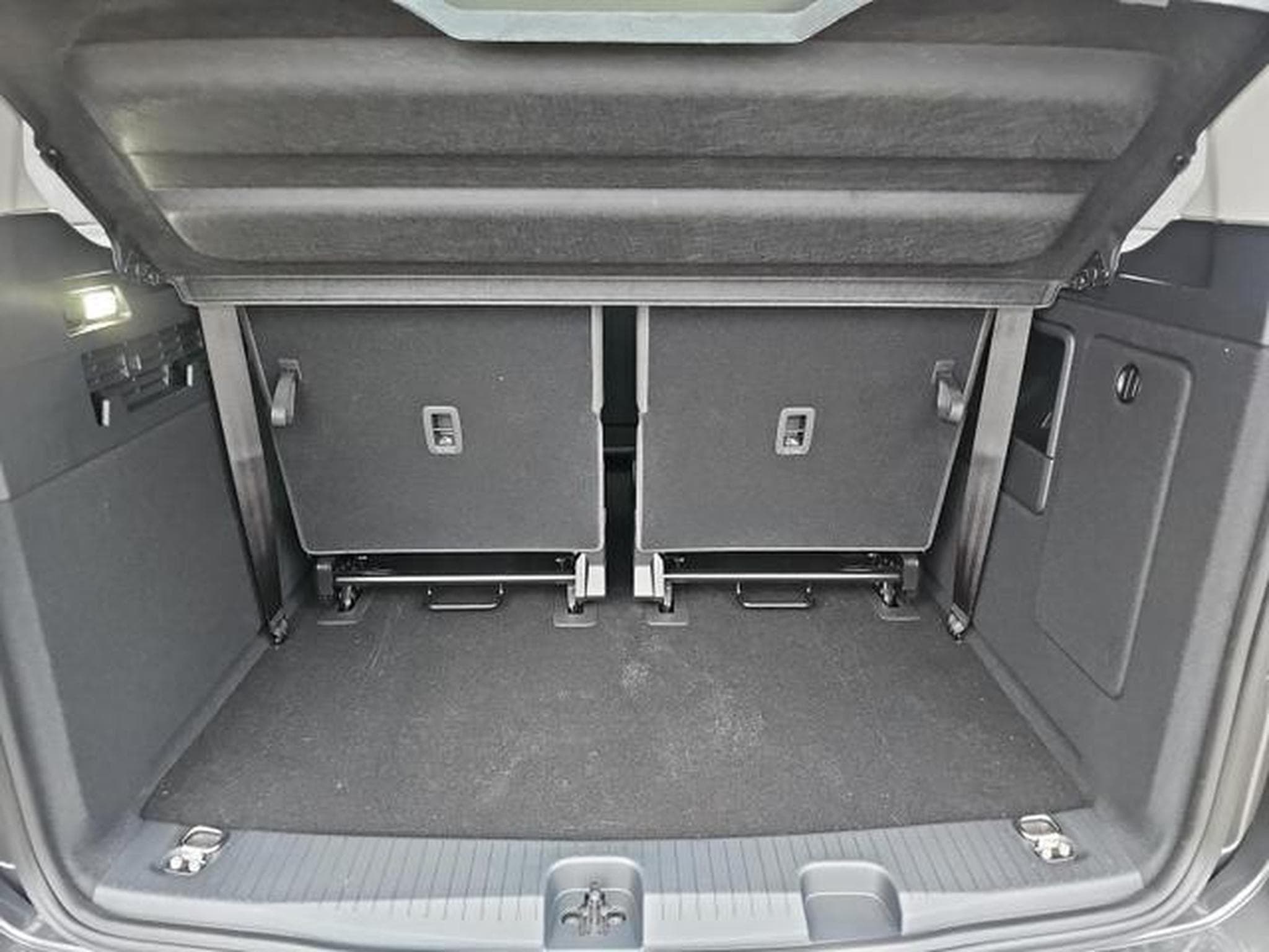 VW Caddy Basis (2026) - Foto 14