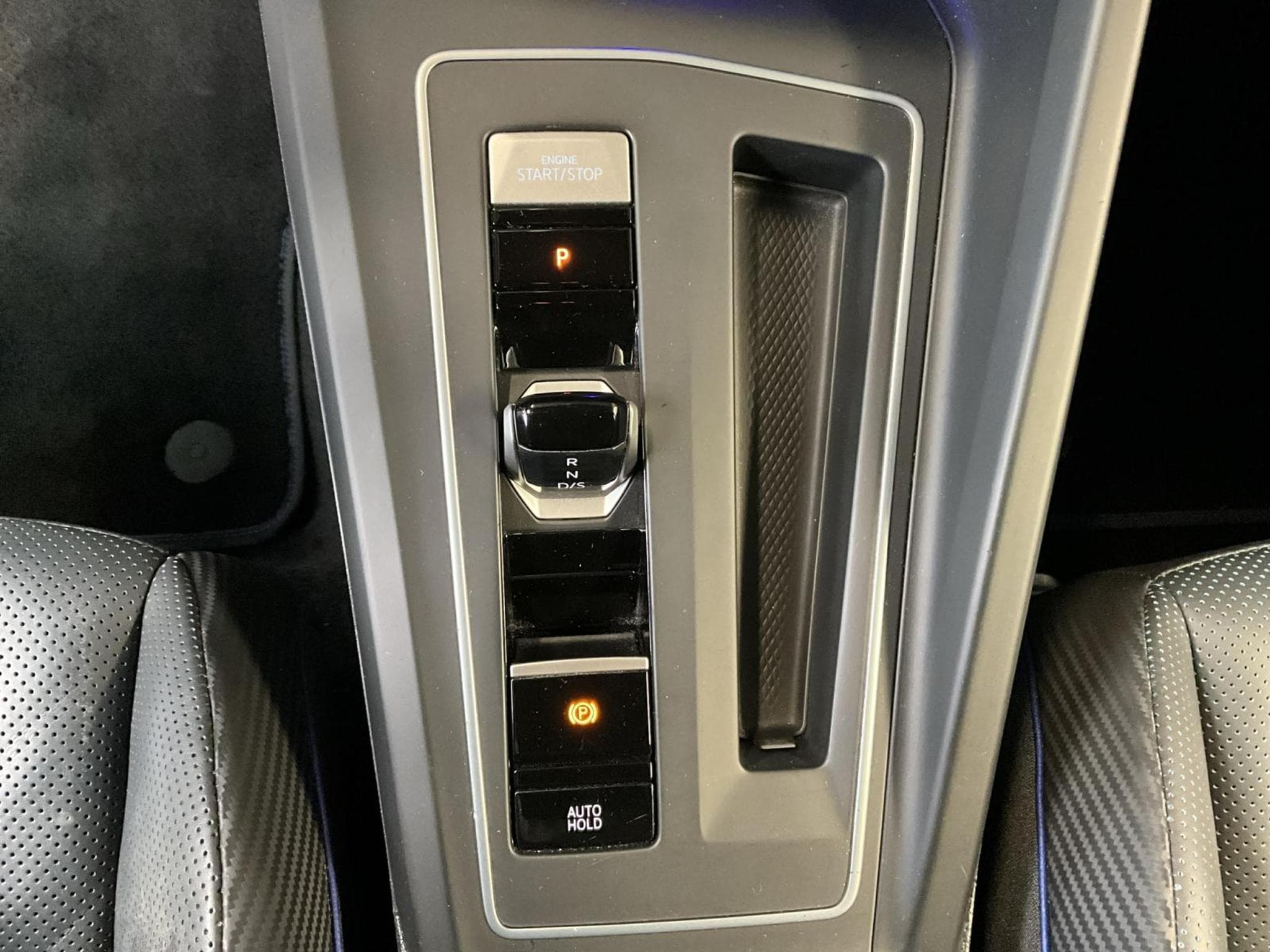 VW Golf R+DSG+4M+P.Leder+Akra+Pano (2021) - Photo 12