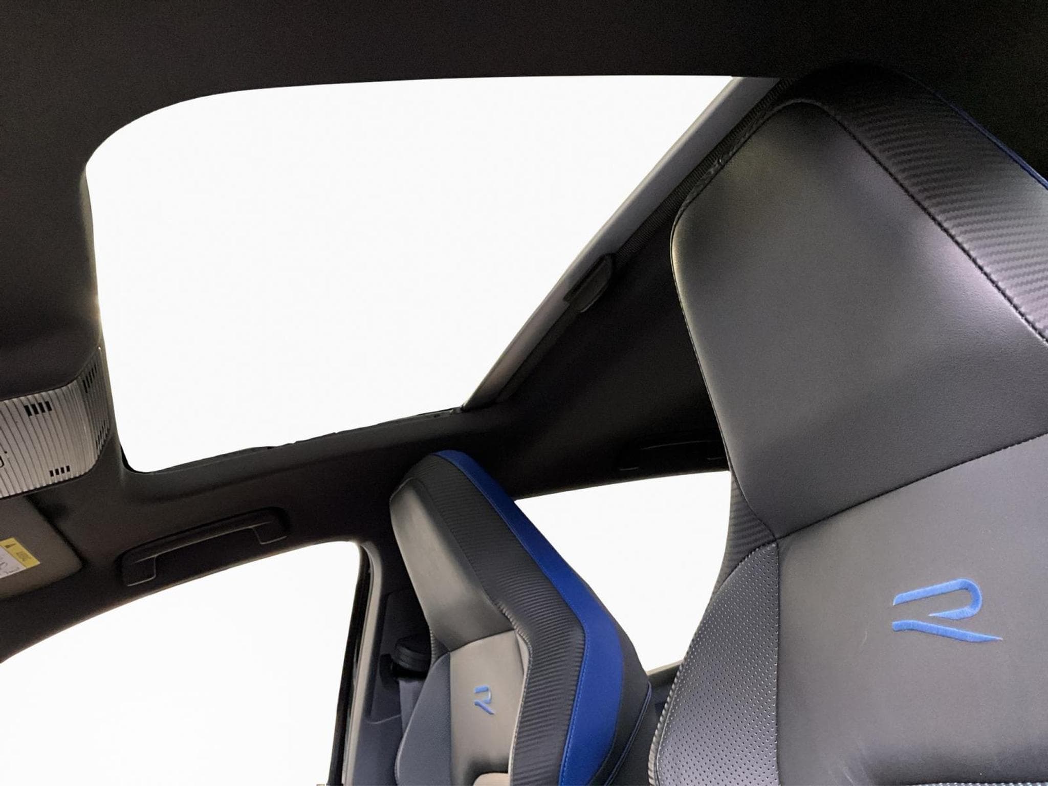 VW Golf R+DSG+4M+P.Leder+Akra+Pano (2021) - Photo 15