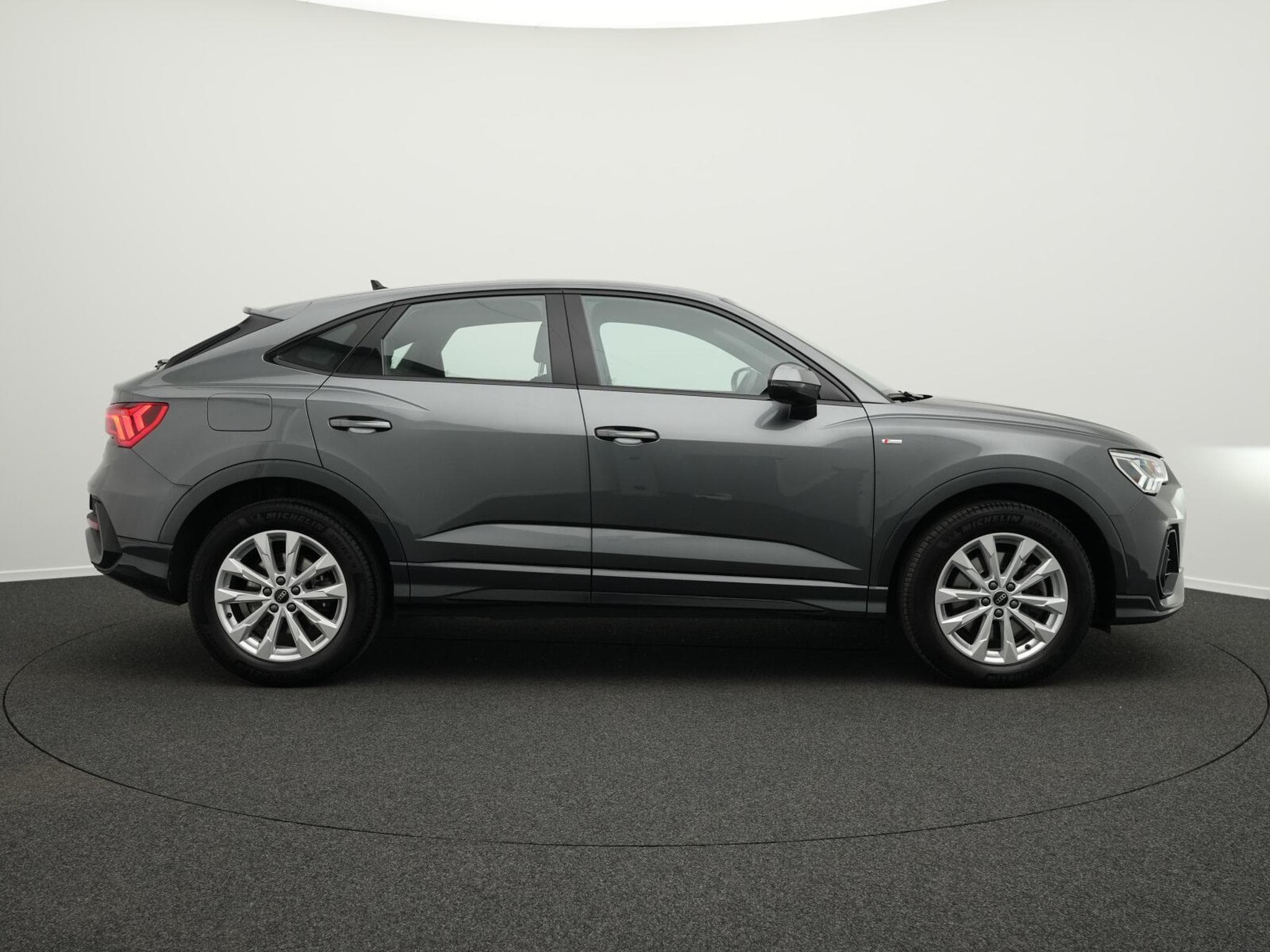 Audi Q3 Sportback 45 2.0TFSI quattro S line (1970) - Photo 5