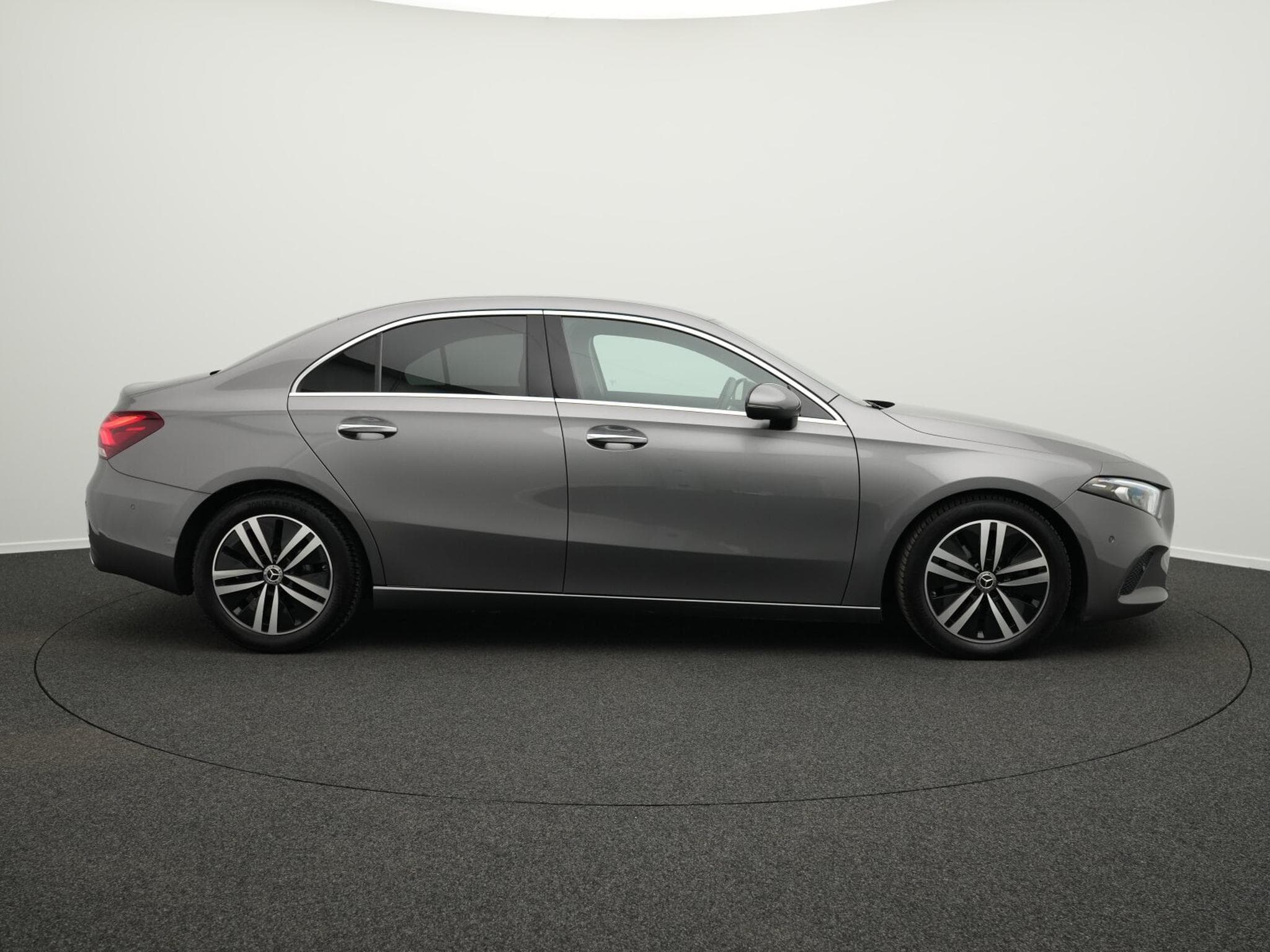 Mercedes A 180 d AMG-Line Multi+360°+Pano+Night+Memo (2022) - Photo 5