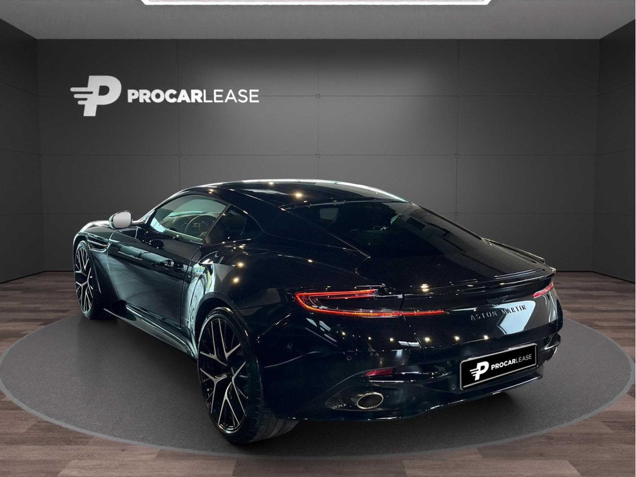 Aston-Martin DB12 COUPE/V8/BLACK ON BLACK/ B&W/360°/SEAT VENT/ (2025) - Photo 2