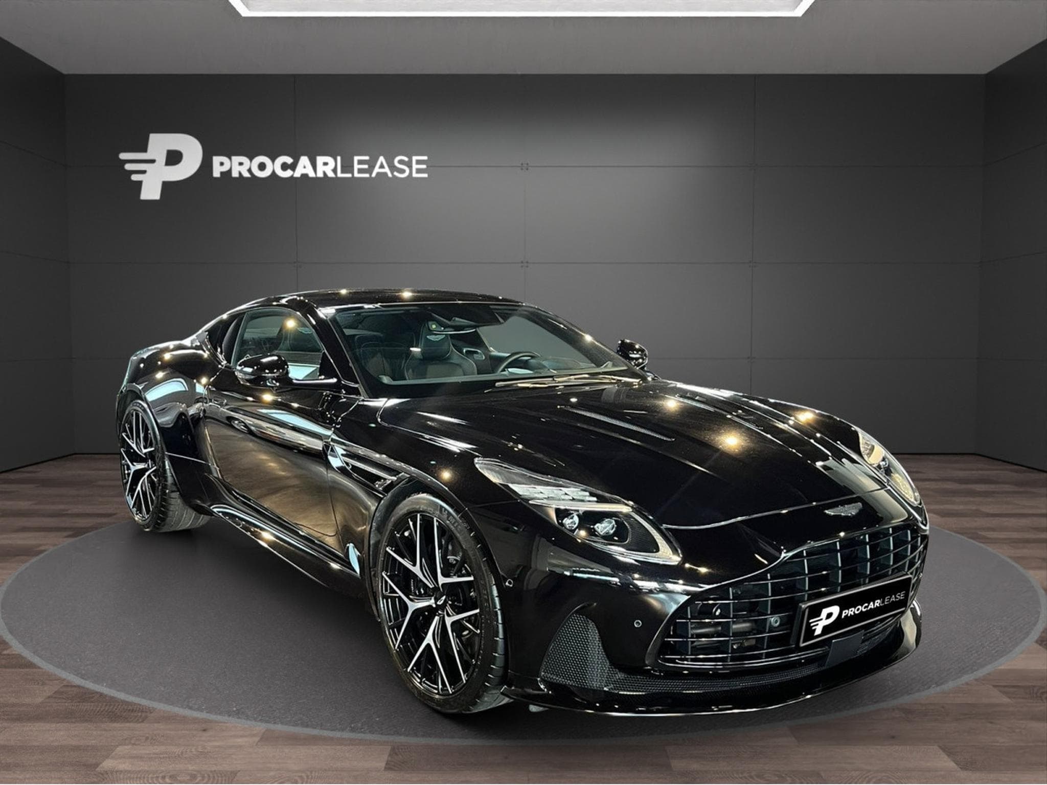 Aston-Martin DB12 COUPE/V8/BLACK ON BLACK/ B&W/360°/SEAT VENT/ (2025) - Photo 3