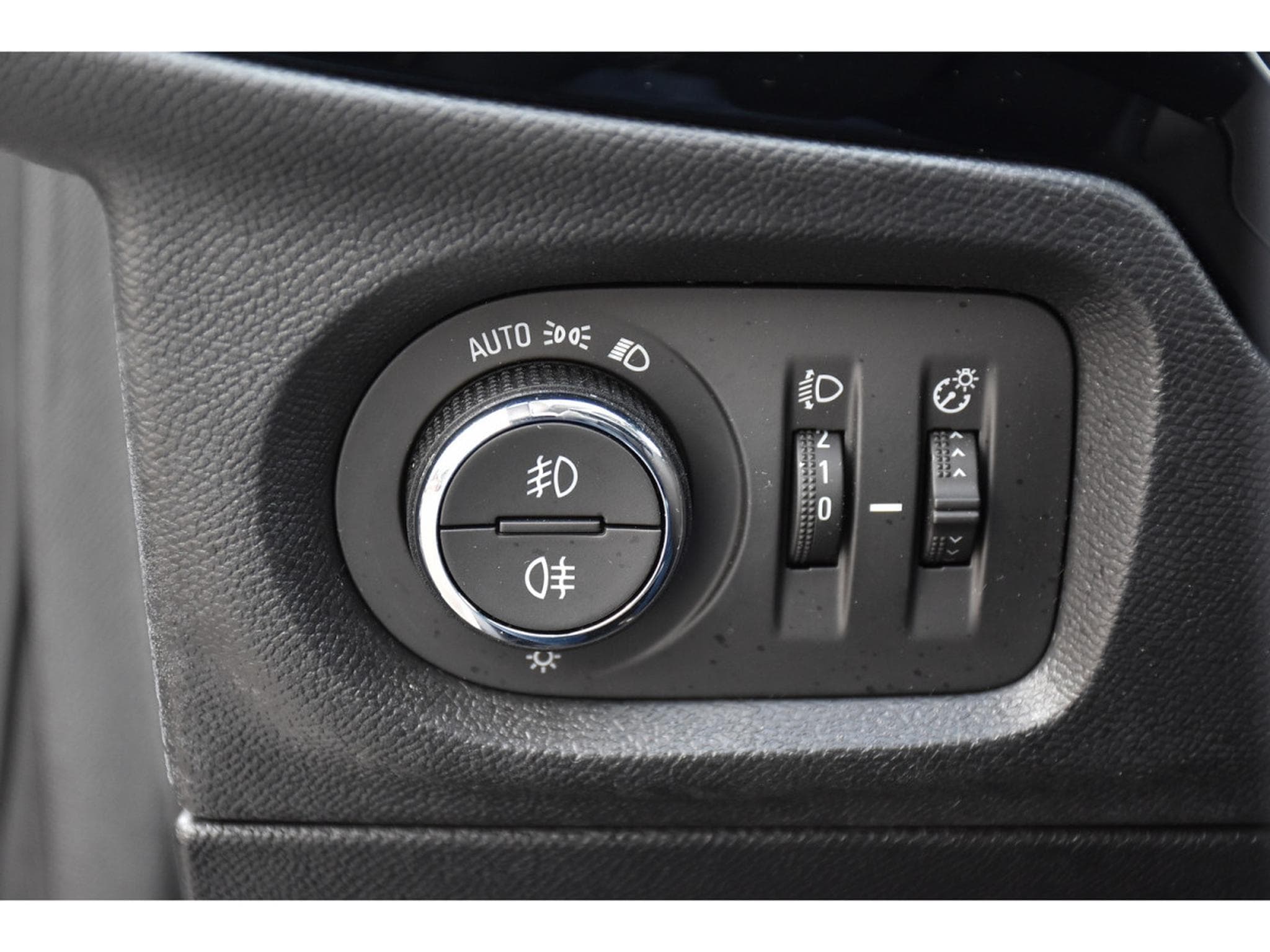 Opel Corsa 1.2 Turbo Edition AT8 REGUL LANE SIDE CAM 1° MAIN (2025) - Photo 17