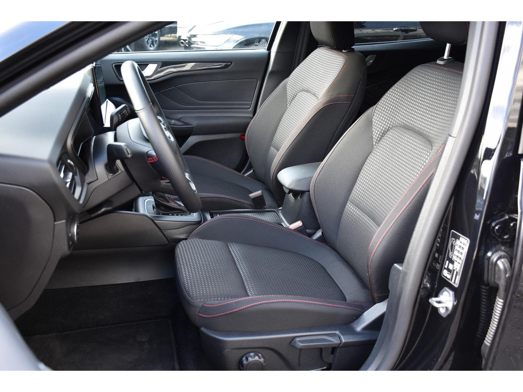 Ford Focus Clipper 1.0 EcoBoost MHEV ST-Line Auto. ACC LANE SIDE CAM (2025) - Photo 6