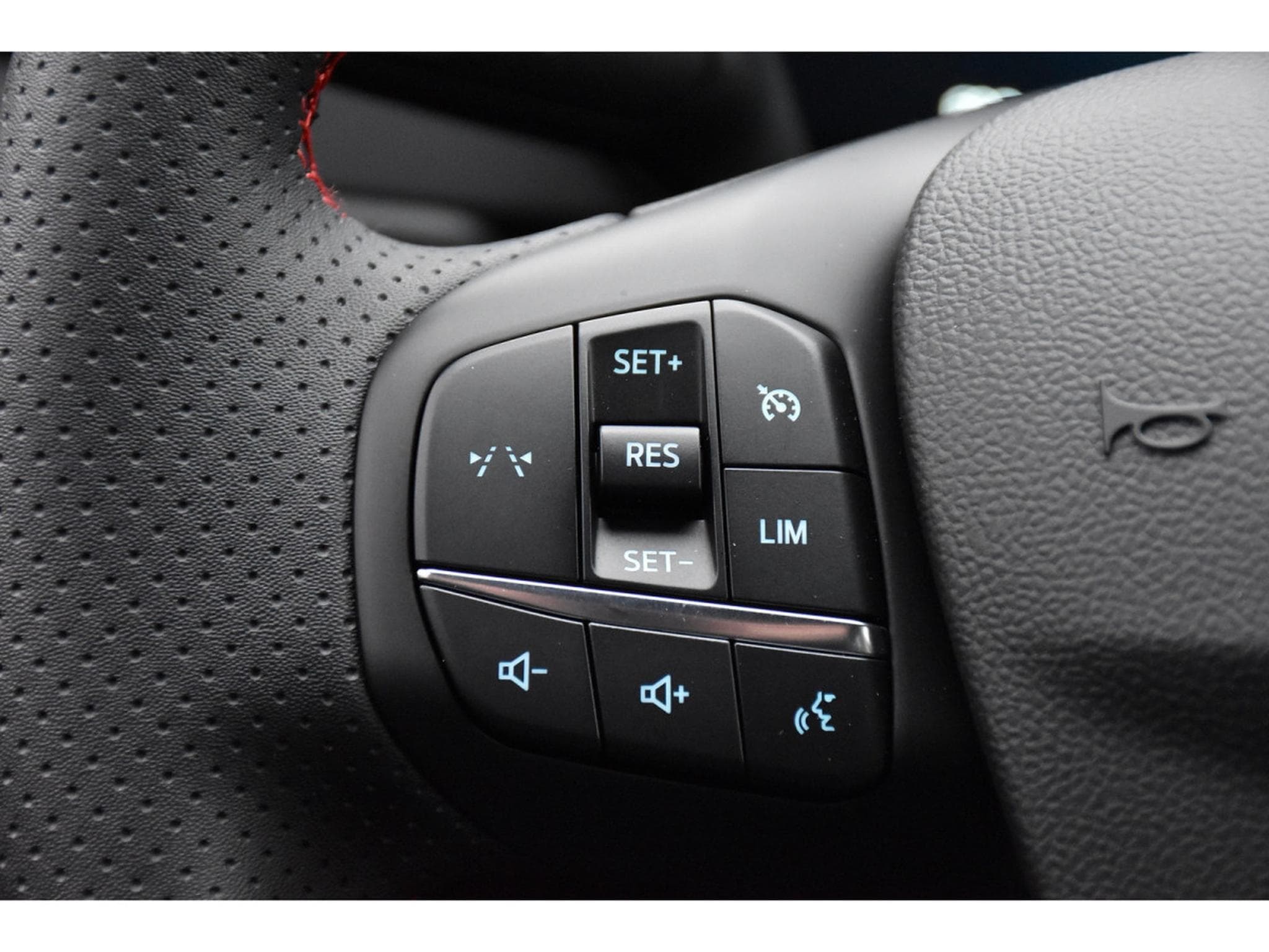 Ford Kuga 1.5 EcoBoost ST-Line Auto. PACK HIVER GPS LANE CAM NEUF (2025) - Photo 19