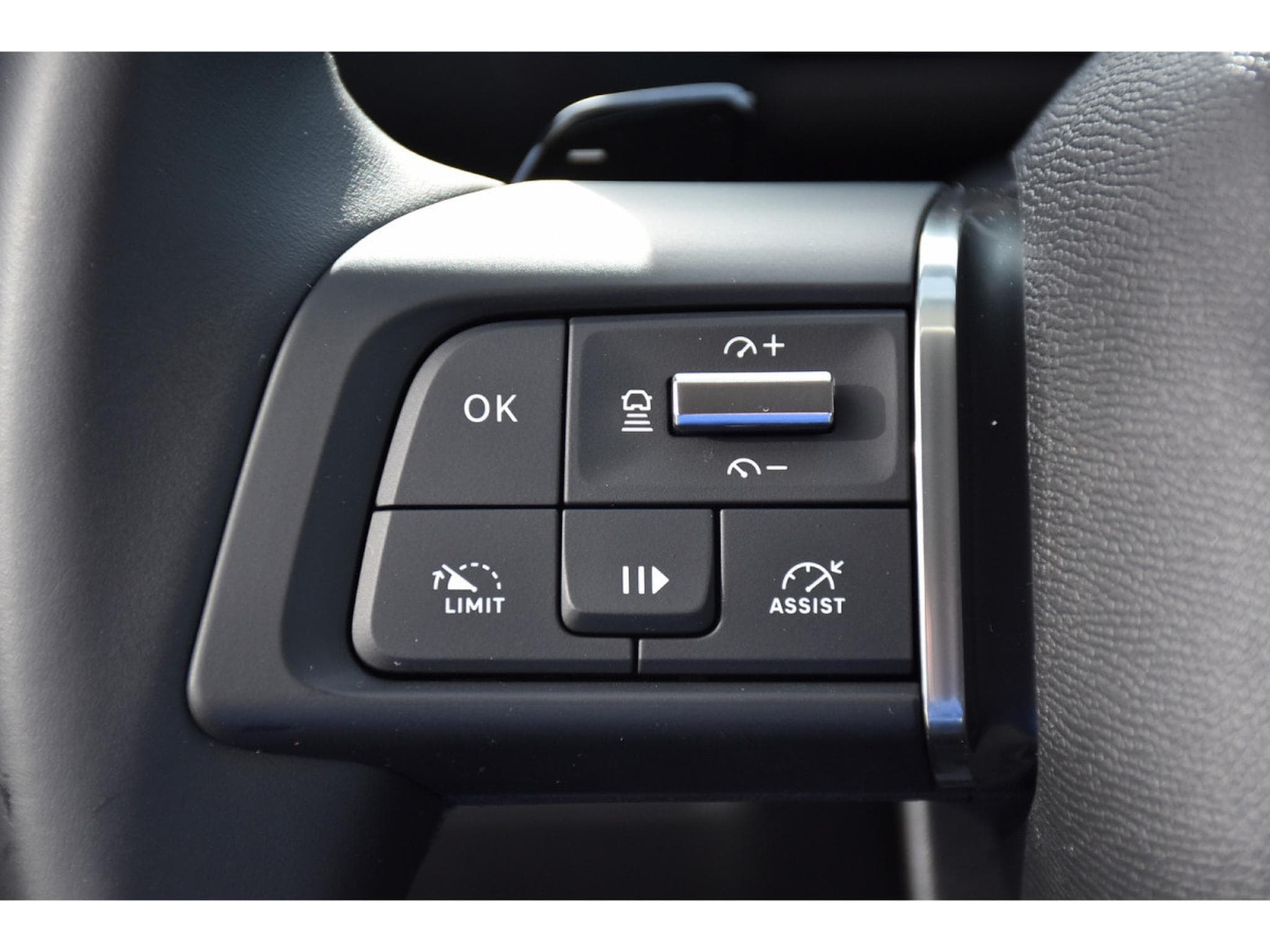 Citroën C4 1.2 MHEV MAX e-DCS6 ACC SIDE LANE HUD CAM360 1° MAIN (2025) - Photo 23