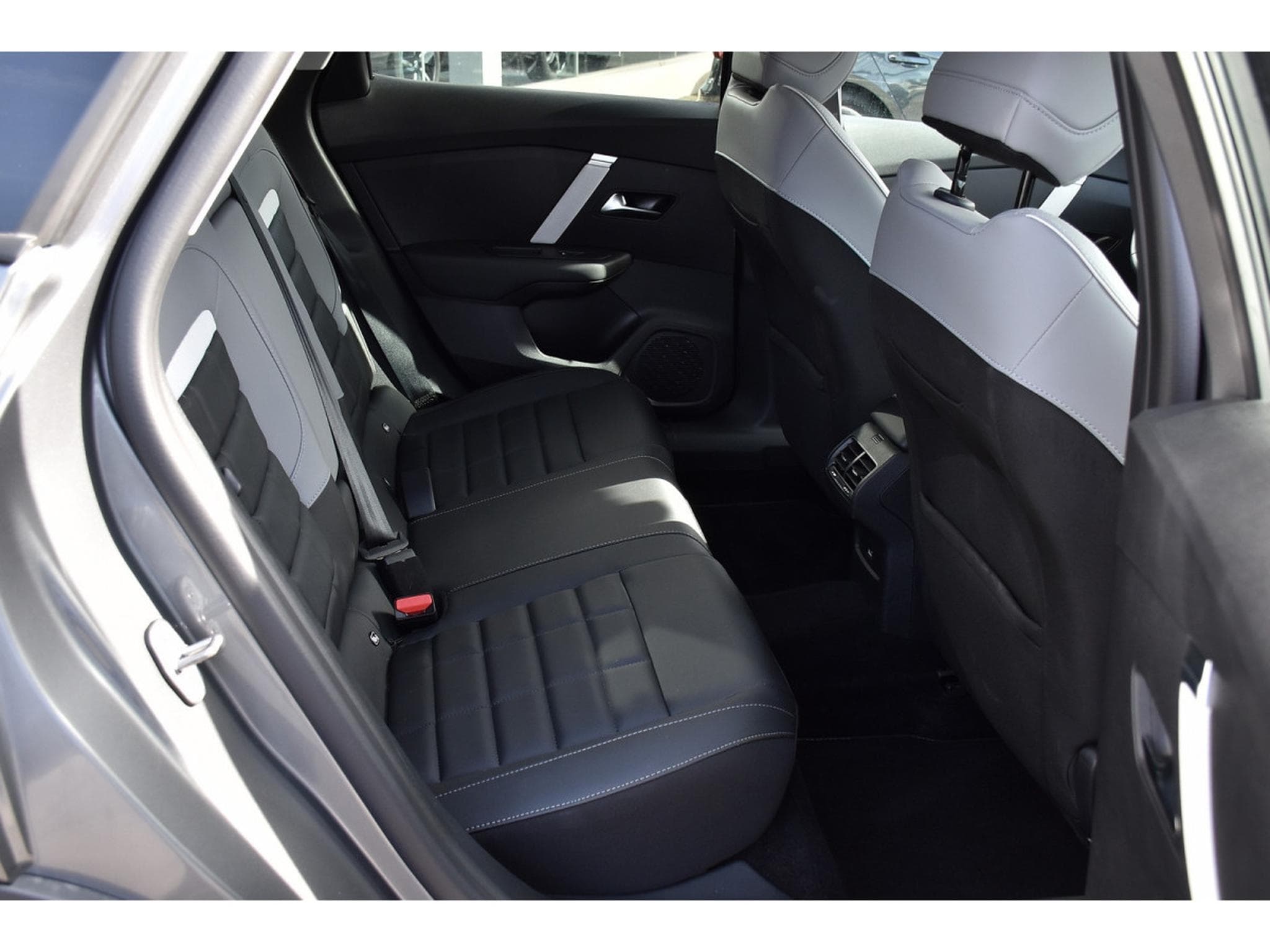 Citroën C4 1.2 MHEV MAX e-DCS6 ACC SIDE LANE HUD CAM360 1° MAIN (2025) - Photo 8