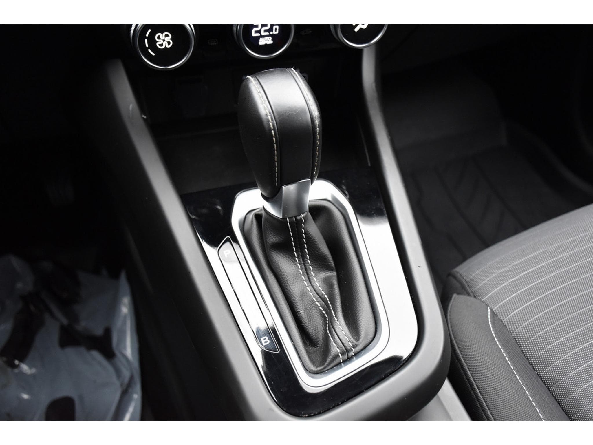 Renault Arkana 1.6 E-TECH HEV ZEN EDC LANE GPS CAM ATT RMQ 1° MAIN (2023) - Photo 15