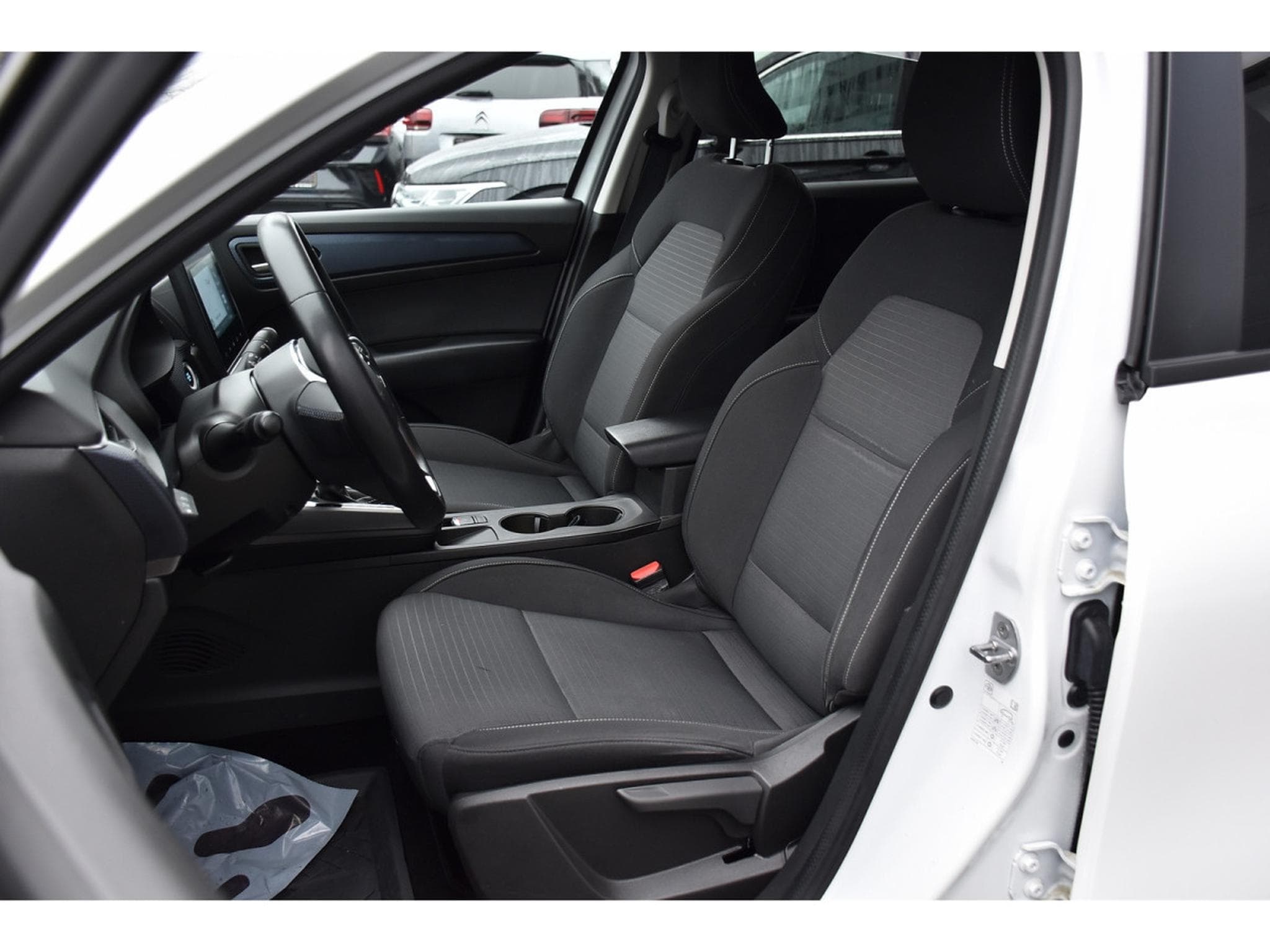 Renault Arkana 1.6 E-TECH HEV ZEN EDC LANE GPS CAM ATT RMQ 1° MAIN (2023) - Photo 6