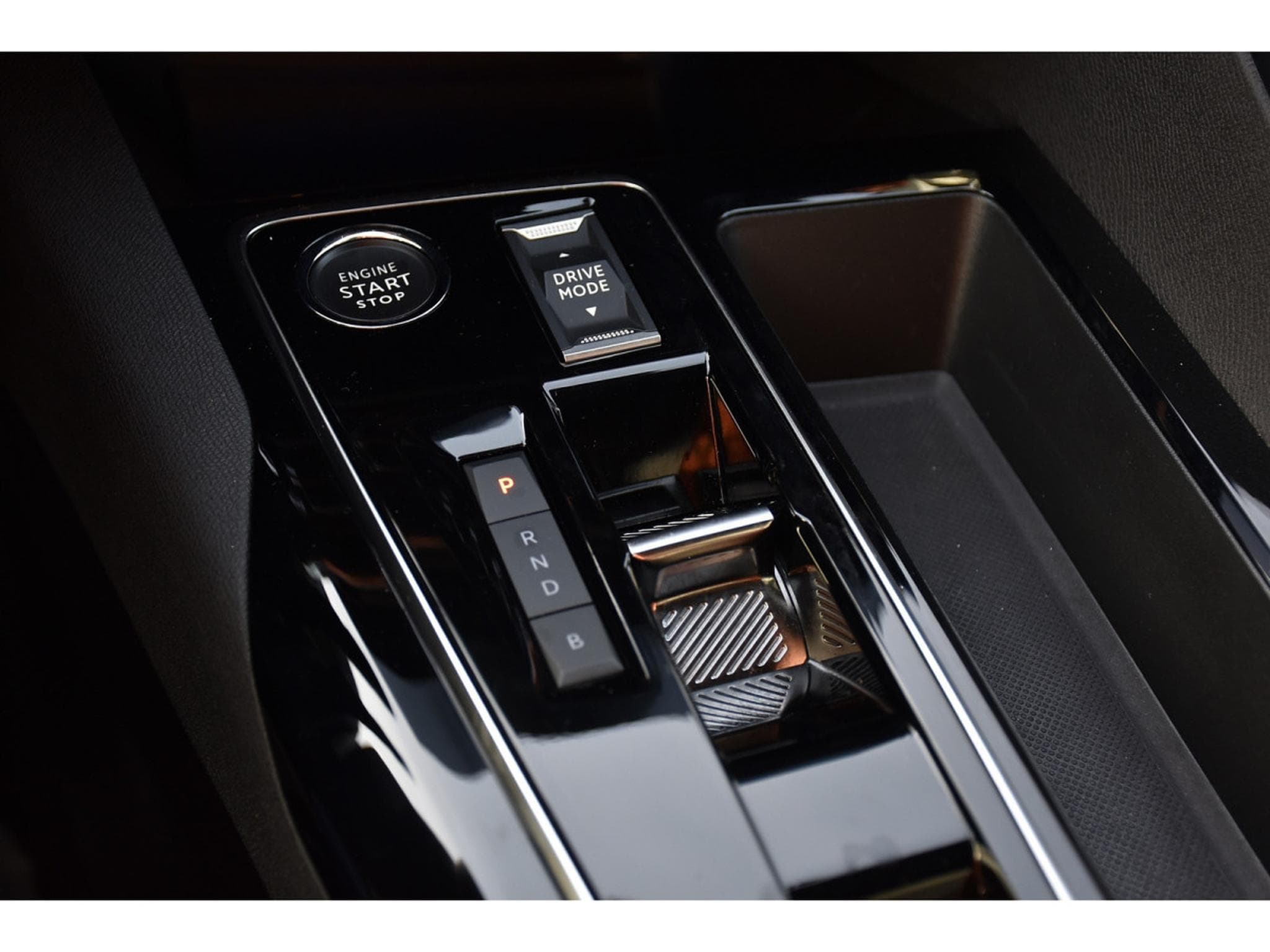 Peugeot 3008 1.6 Hybrid PHEV 180 Allure e-EAT8 ACC LANE SIDE CAM 1° MAIN (2024) - Photo 17