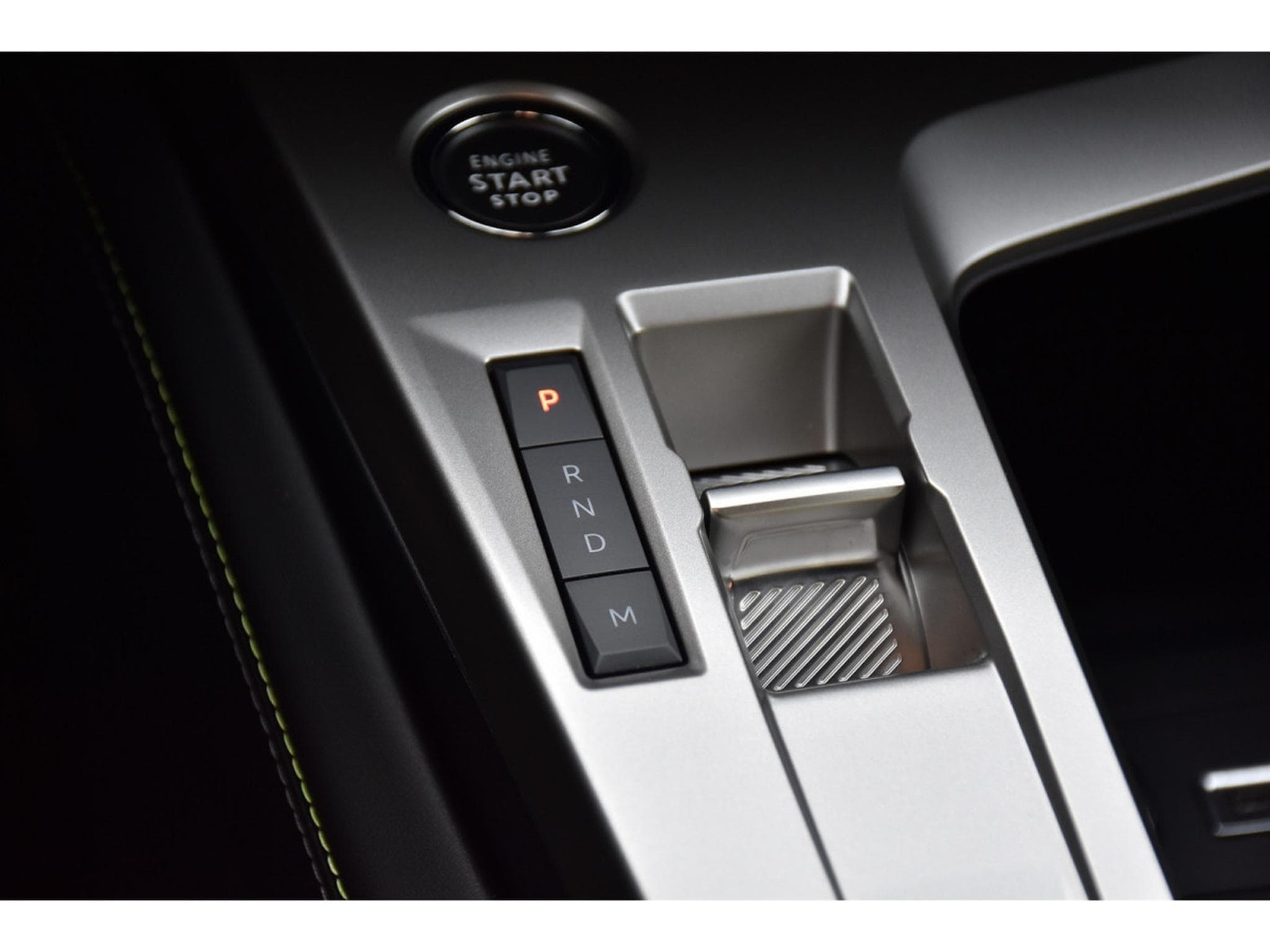 Peugeot 308 1.5 BlueHDI GT EAT8 REGUL GPS LANE CAM NEUVE (2025) - Photo 17