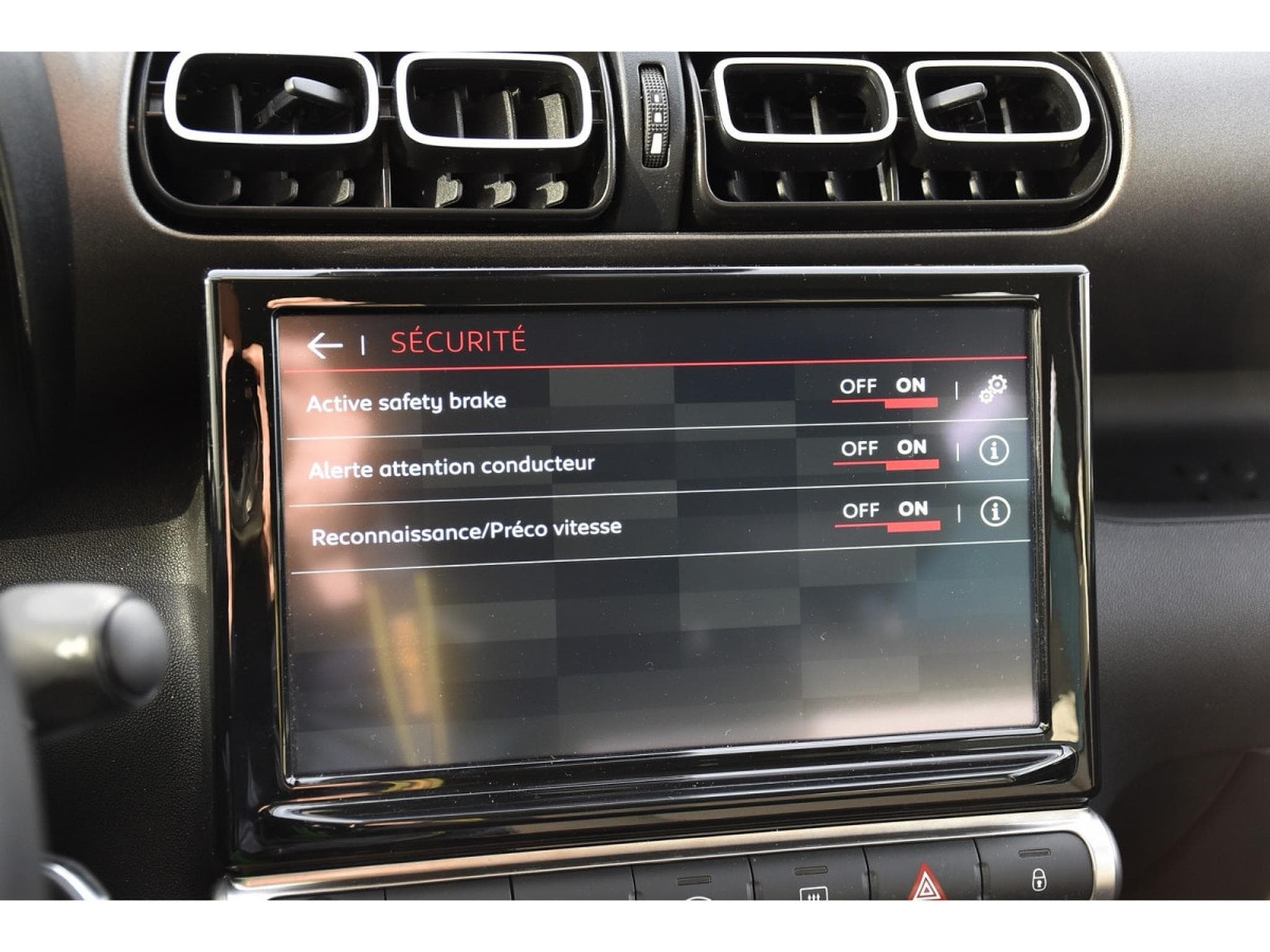 Citroën C3 Aircross 1.2 PureTech 110 REGUL GPS LANE GRIP 1° MAIN (2024) - Photo 13