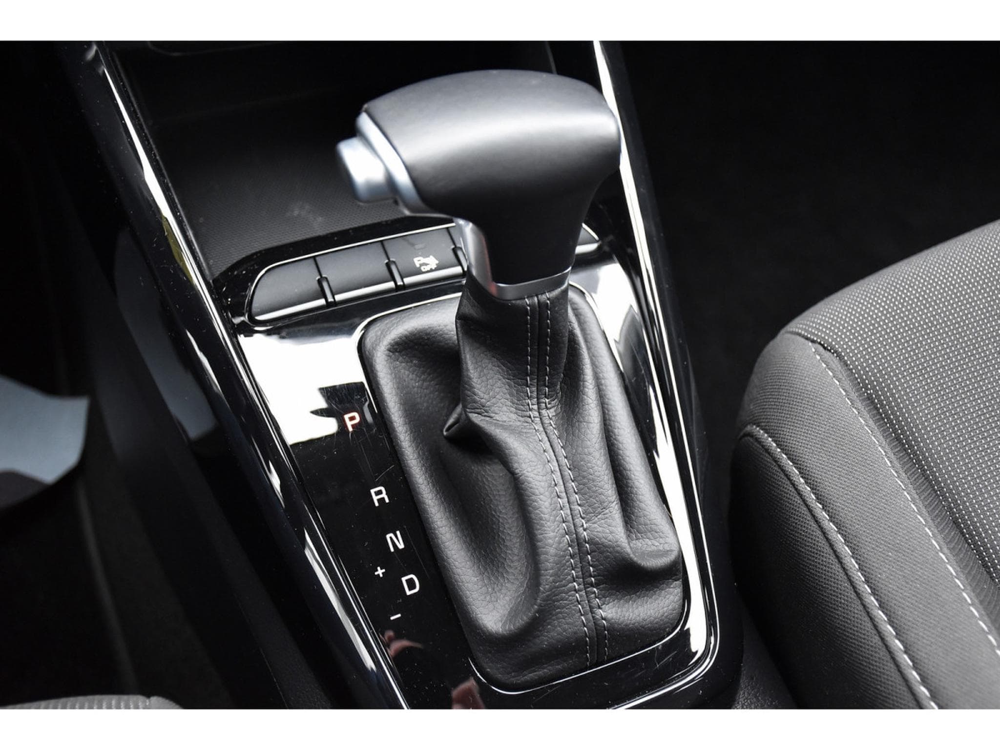 Kia Rio 1.0T 100pk/cv 7-DCT PULSE GPS CAM 1° MAIN (2023) - Foto 16